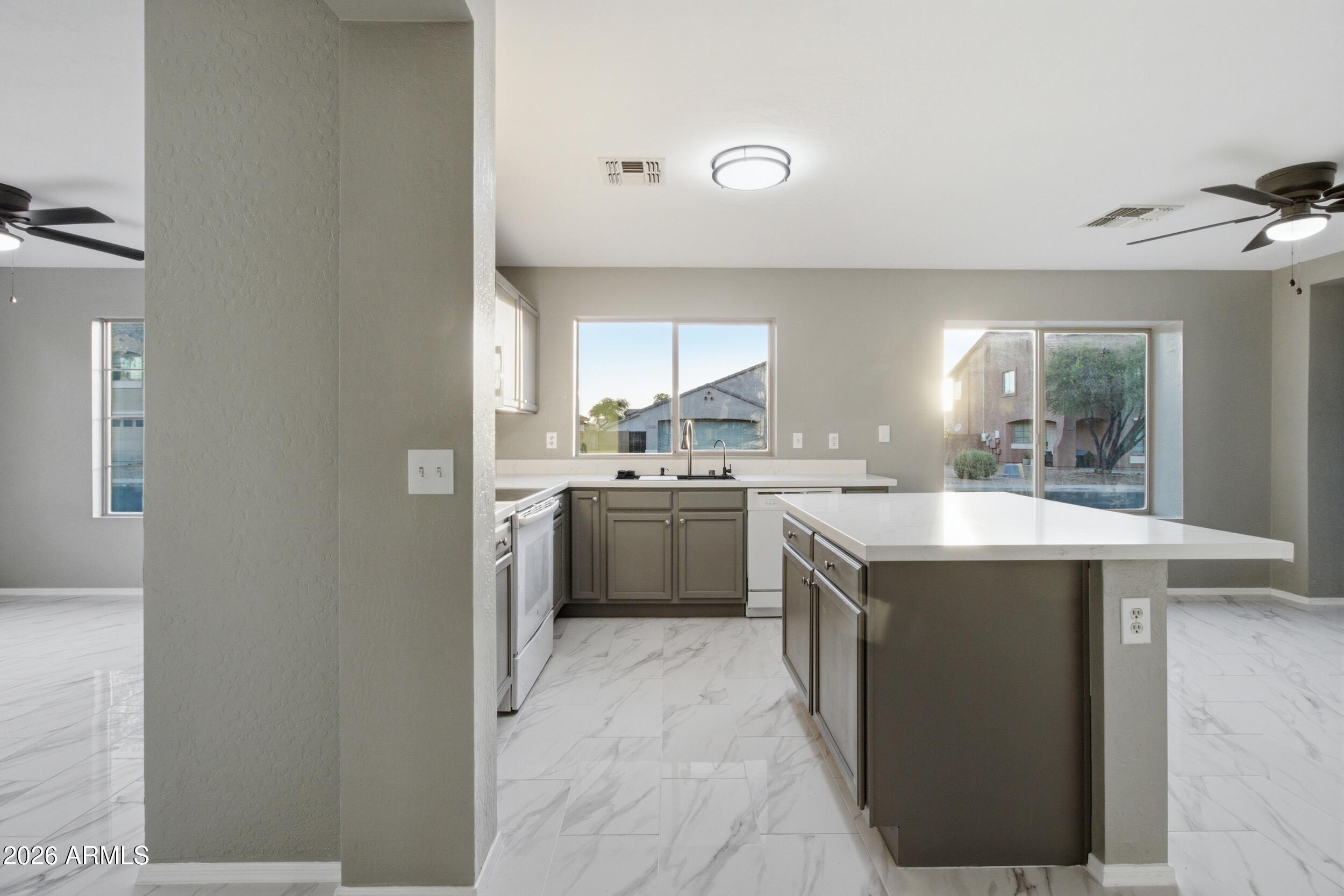 2922 W DUNBAR Drive