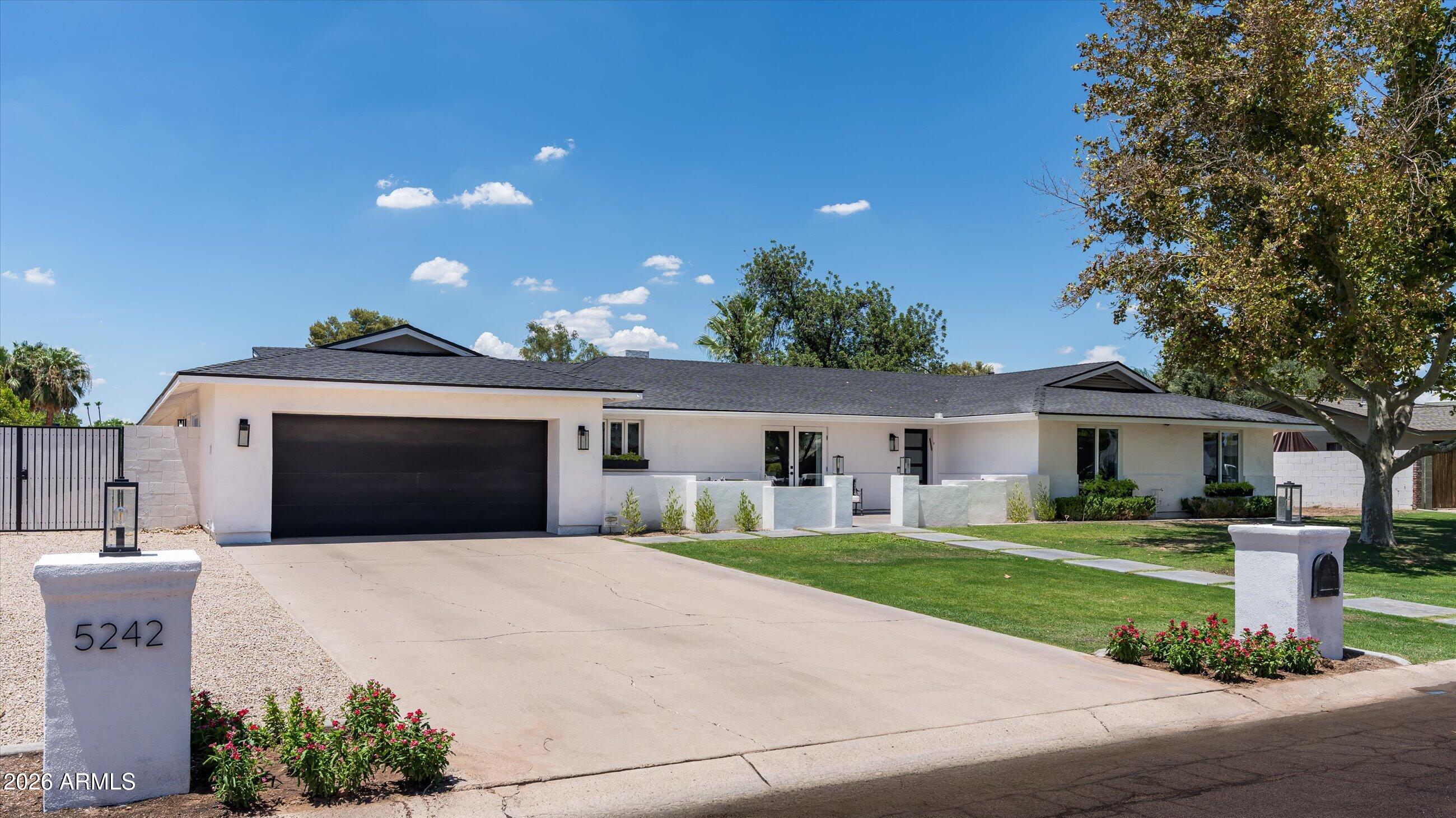 5242 N WOODMERE FAIRWAY