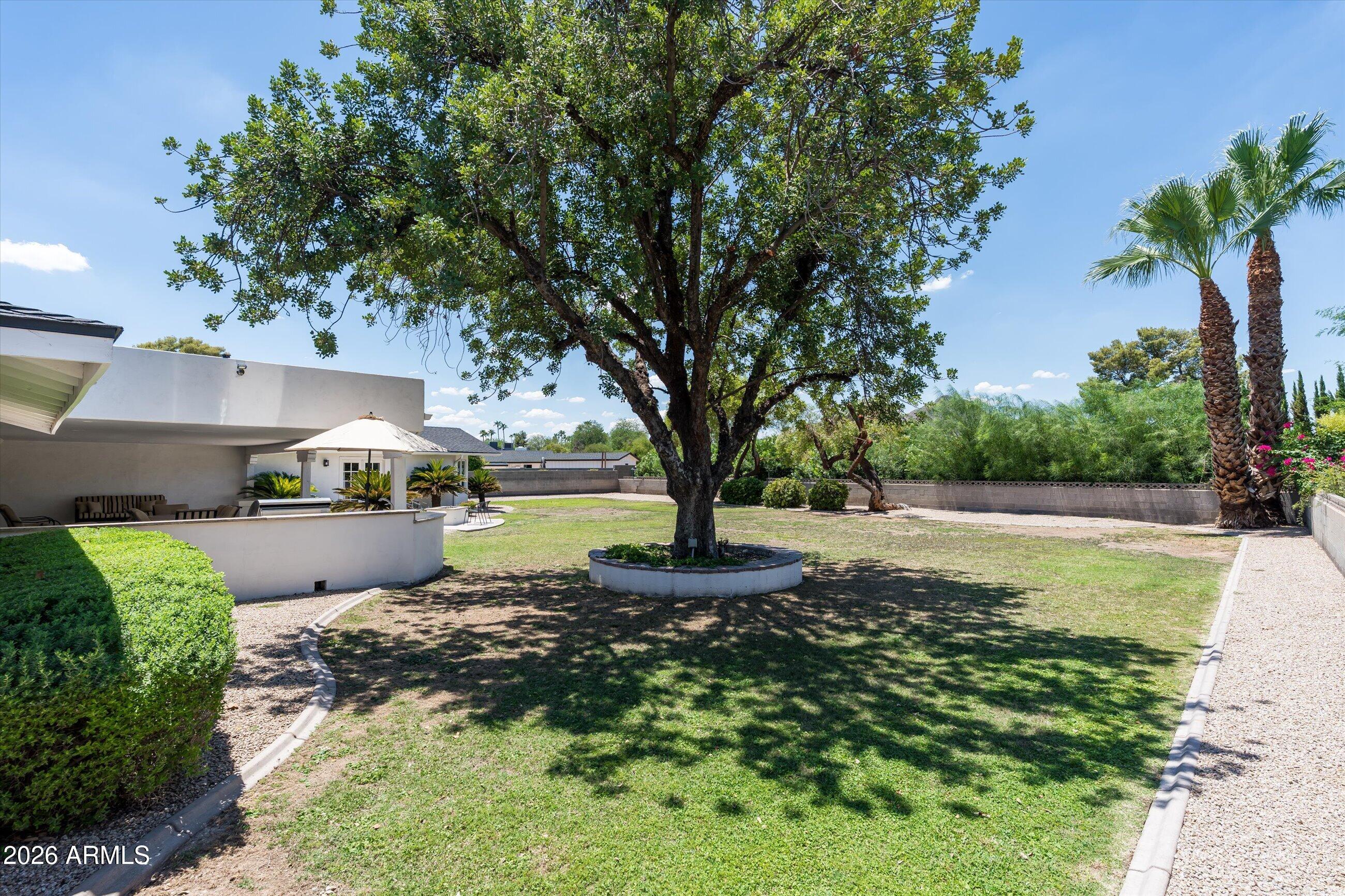 5242 N WOODMERE FAIRWAY