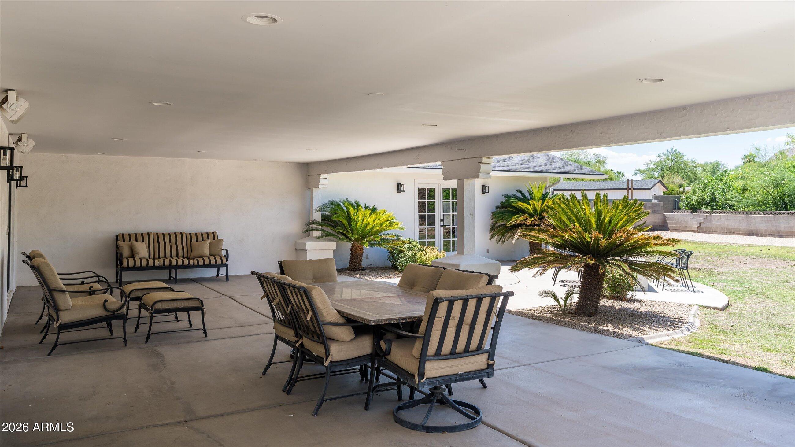 5242 N WOODMERE FAIRWAY