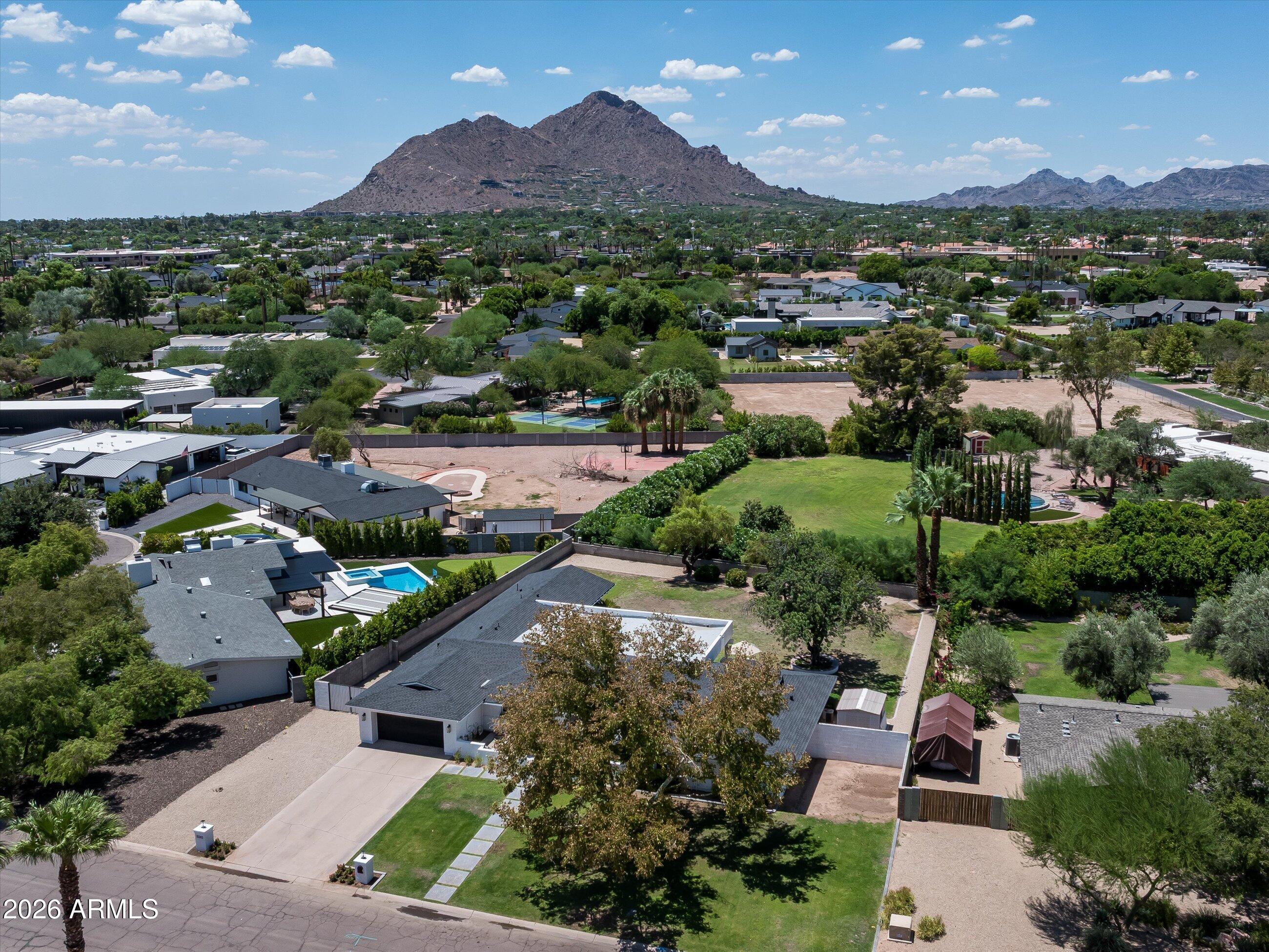 5242 N WOODMERE FAIRWAY