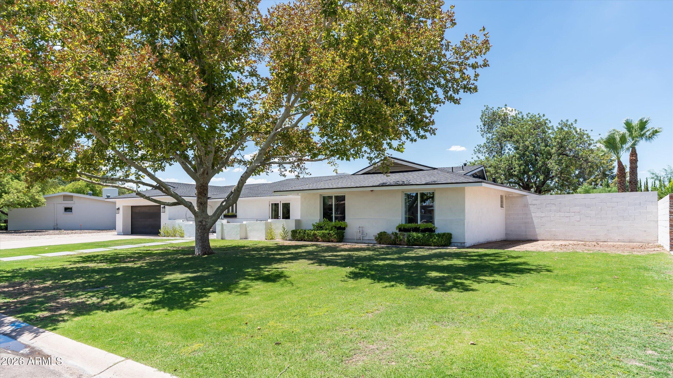 5242 N WOODMERE FAIRWAY