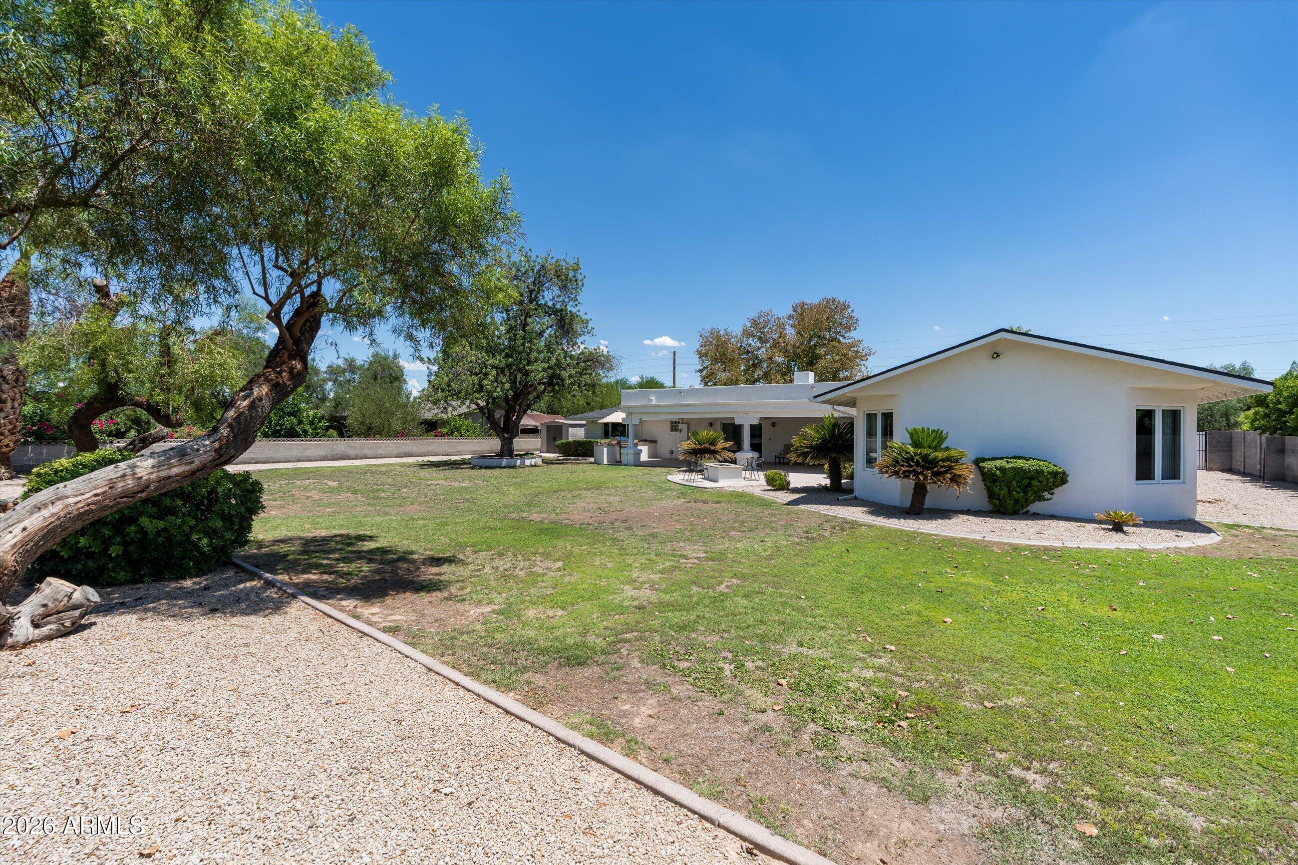5242 N WOODMERE FAIRWAY