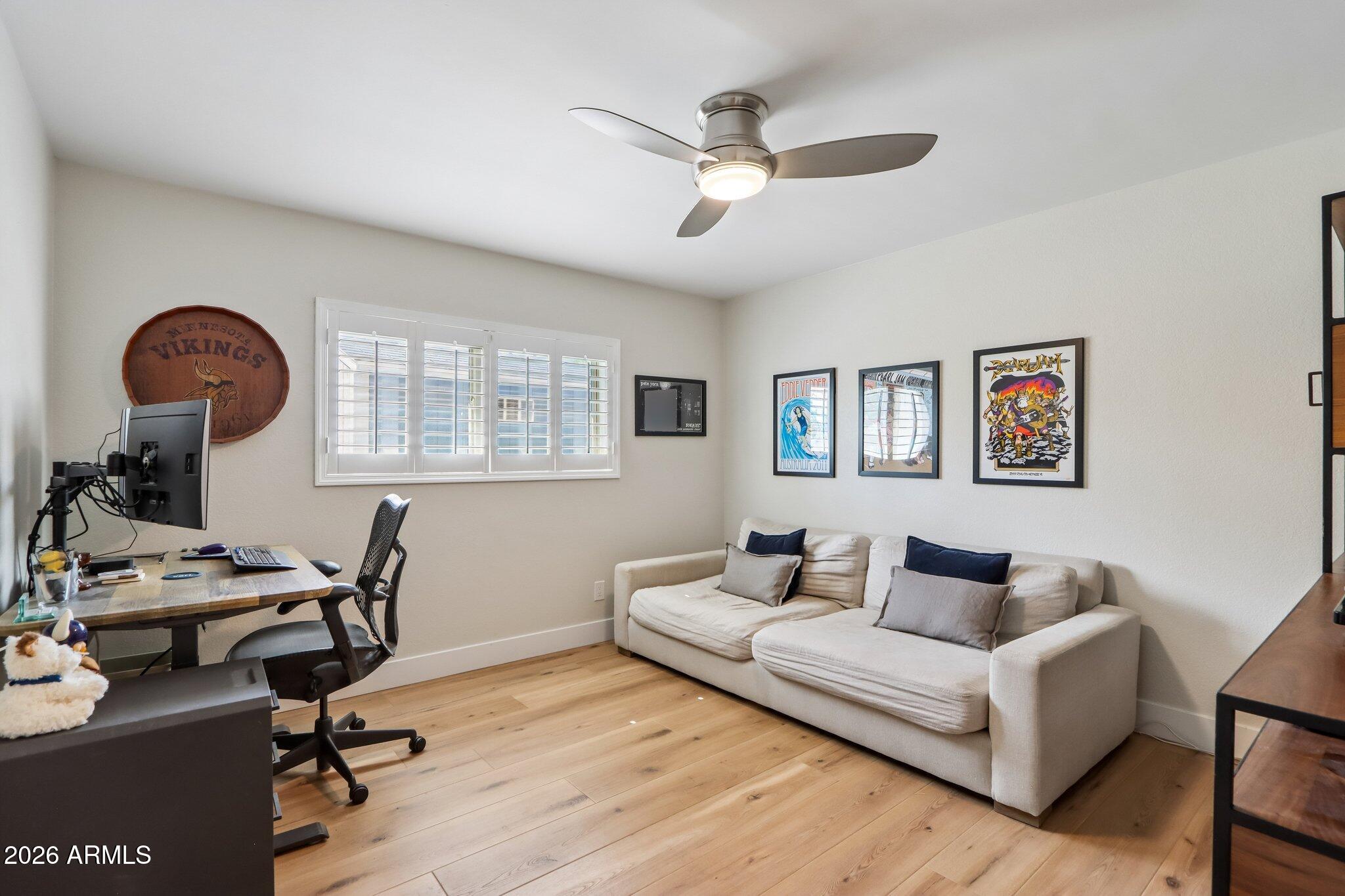 6325 E KINGS Avenue
