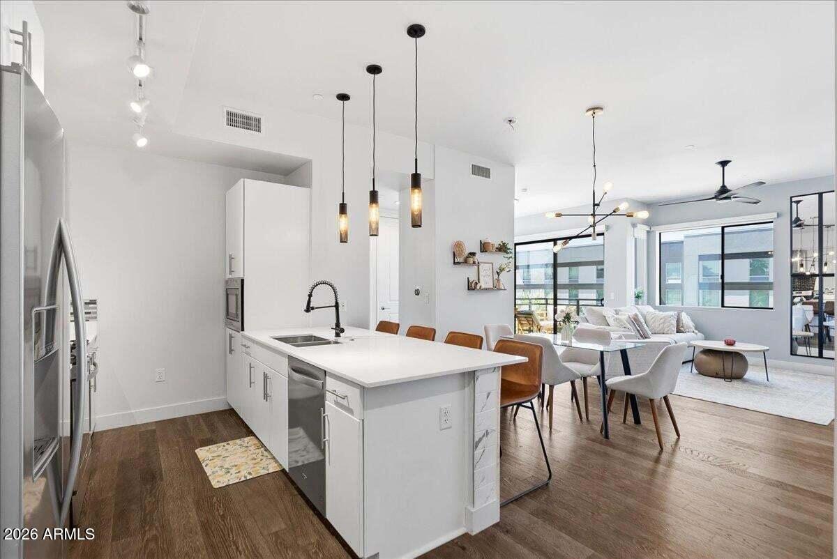 3131 N CENTRAL Avenue 4001