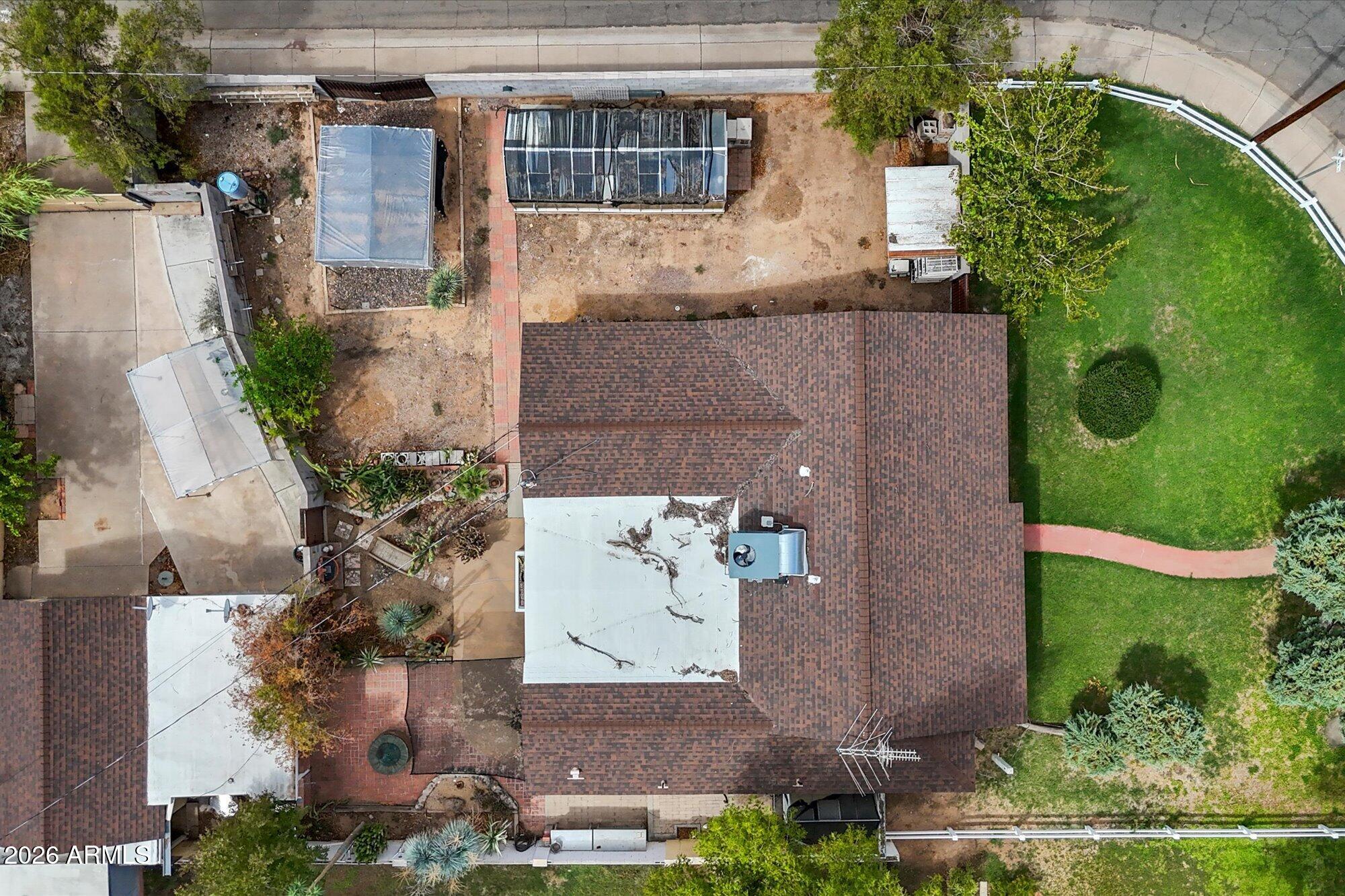 1833 E ROMA Avenue