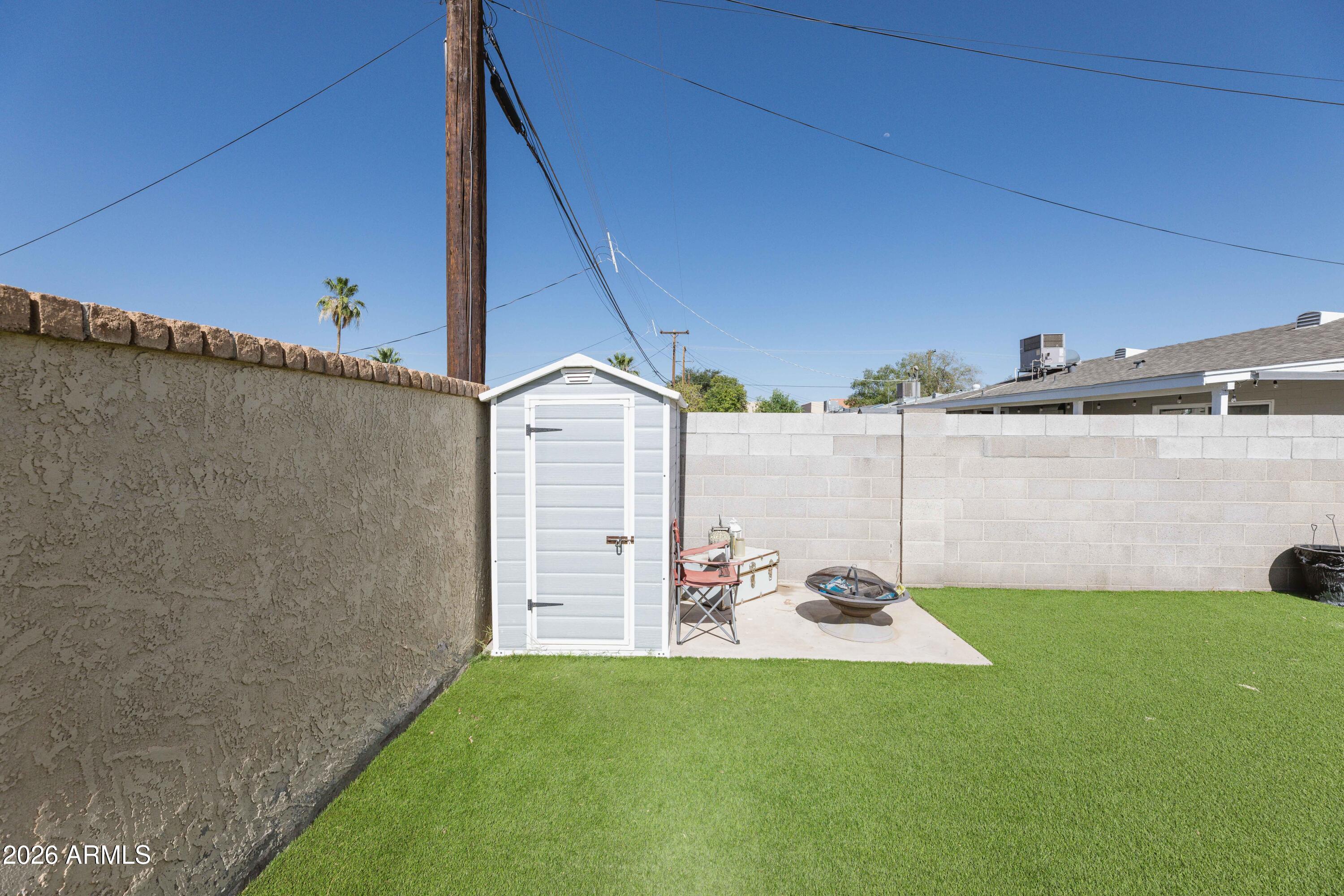 438 E PIERCE Street