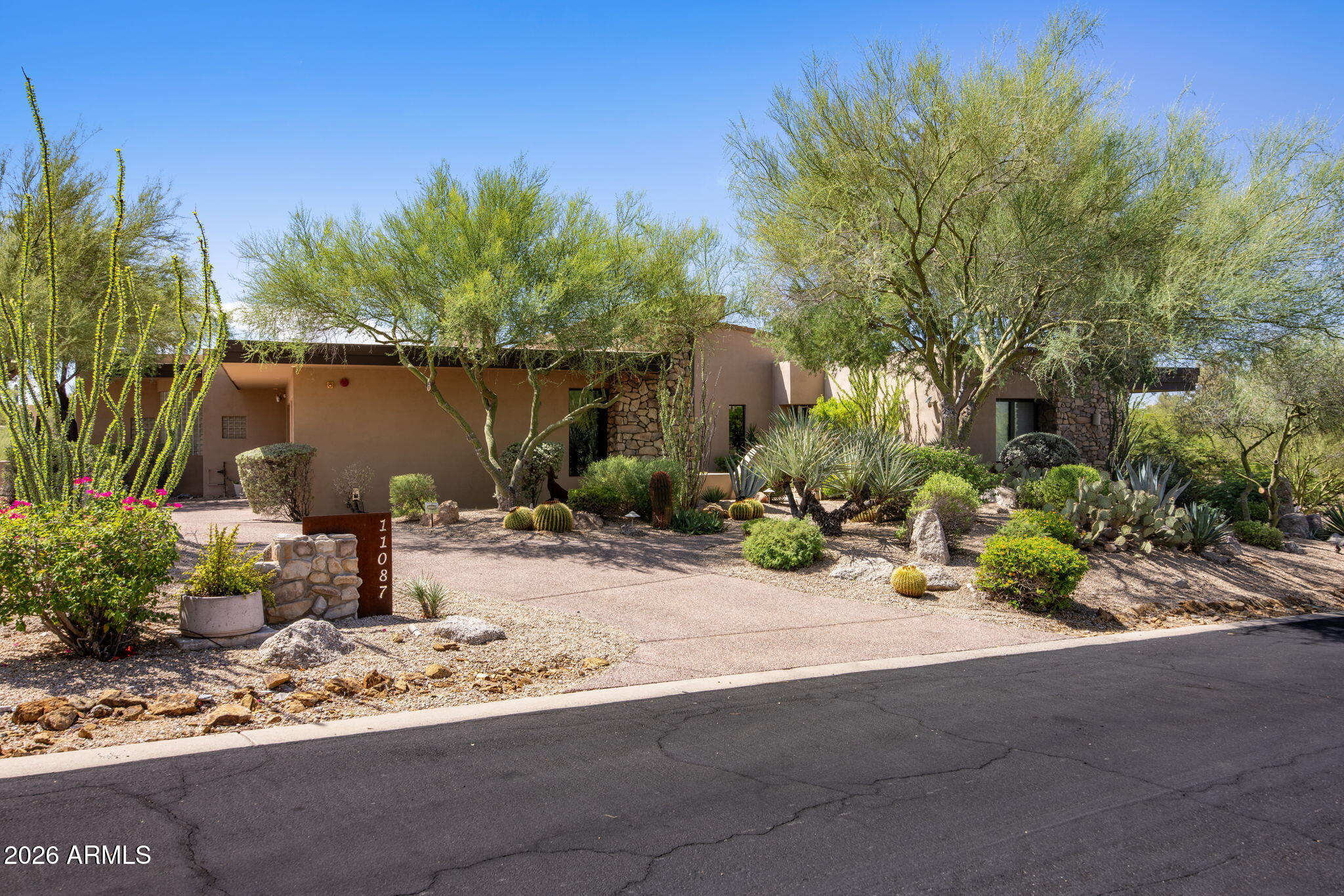 11087 E Harris Hawk Trail