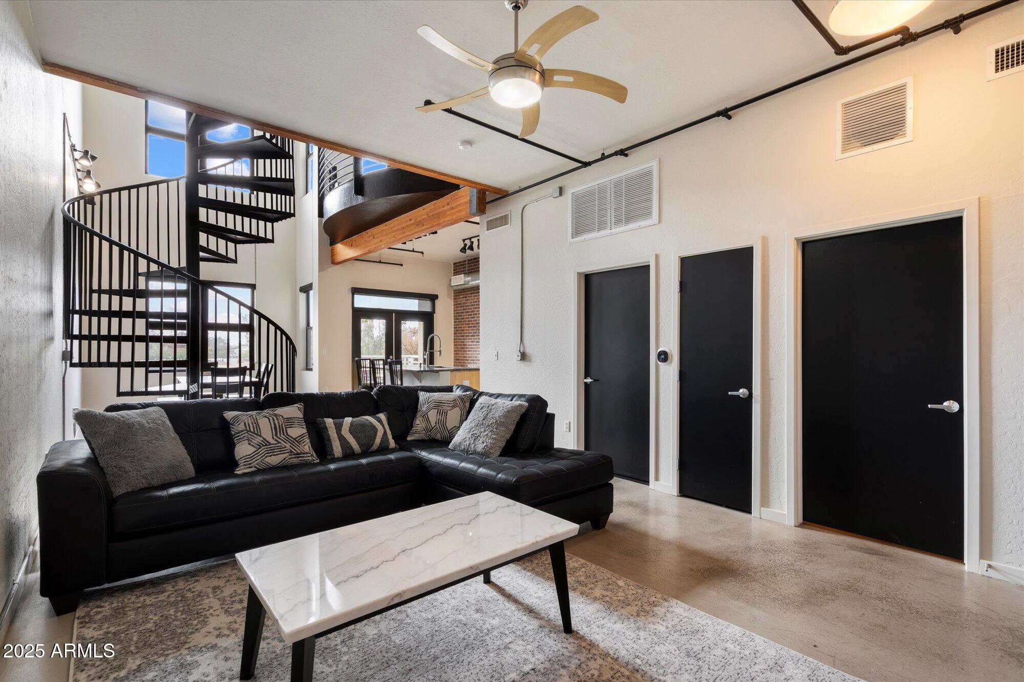 914 E OSBORN Road 212