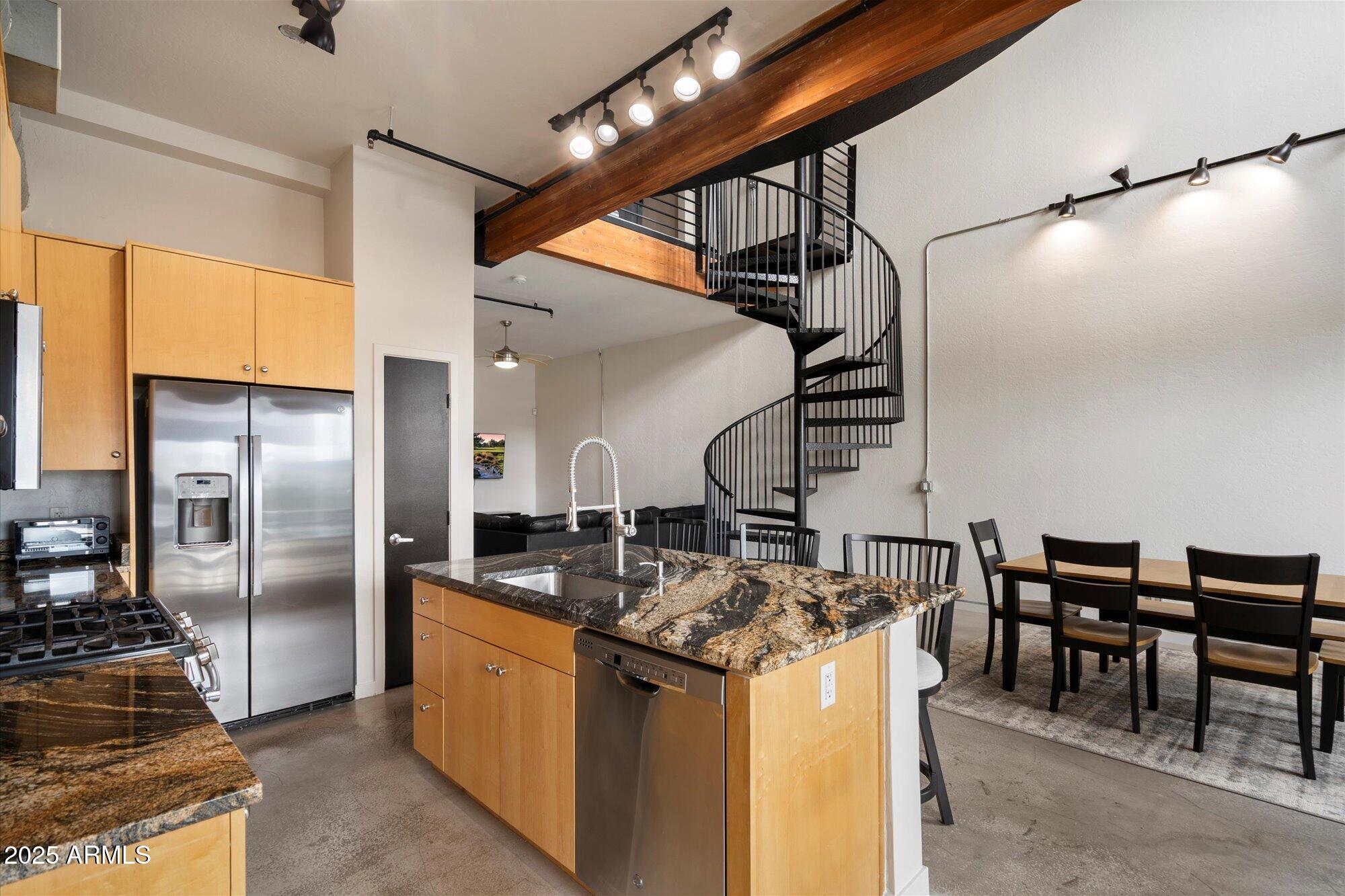 914 E OSBORN Road 212