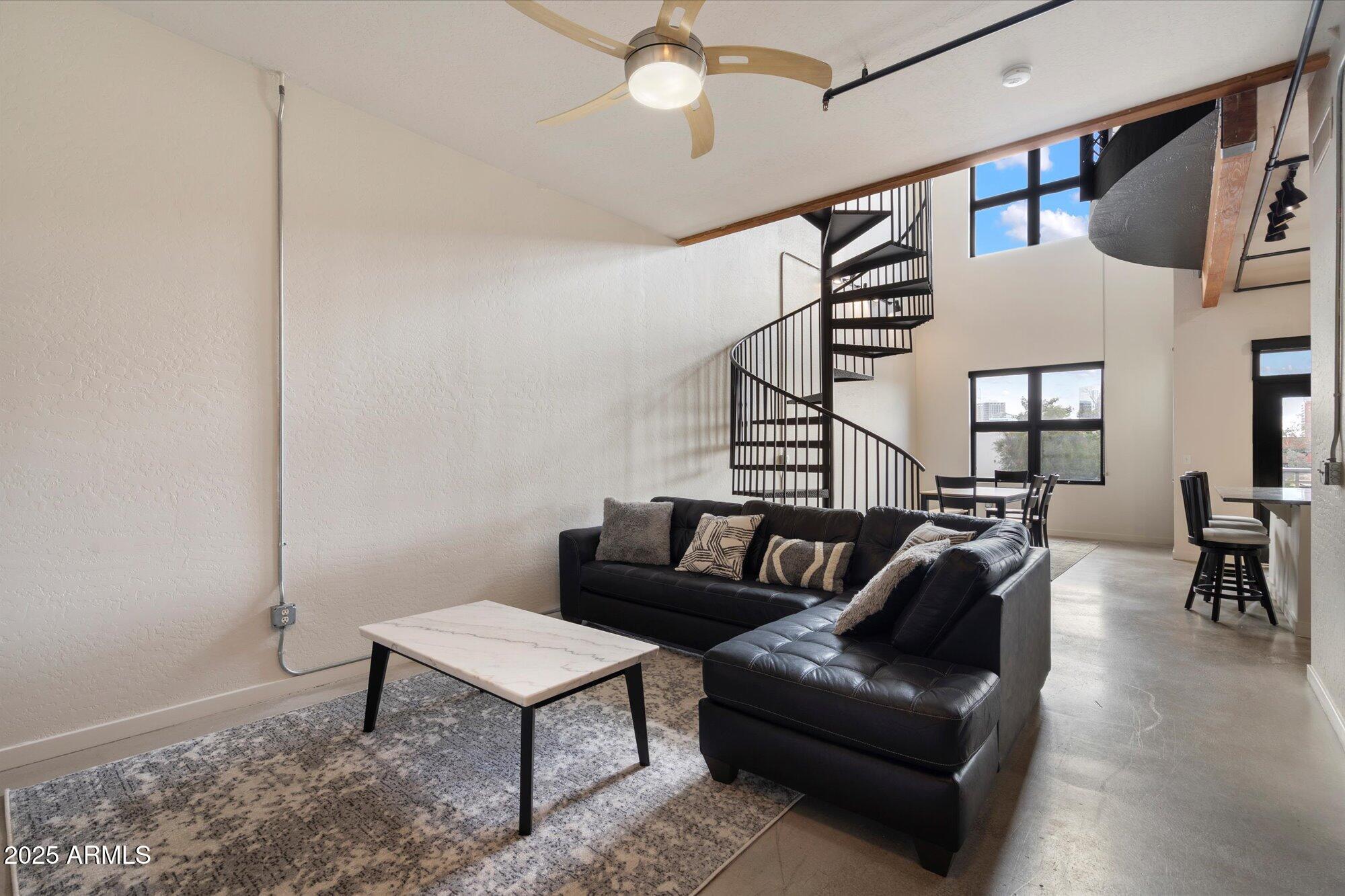 914 E OSBORN Road 212
