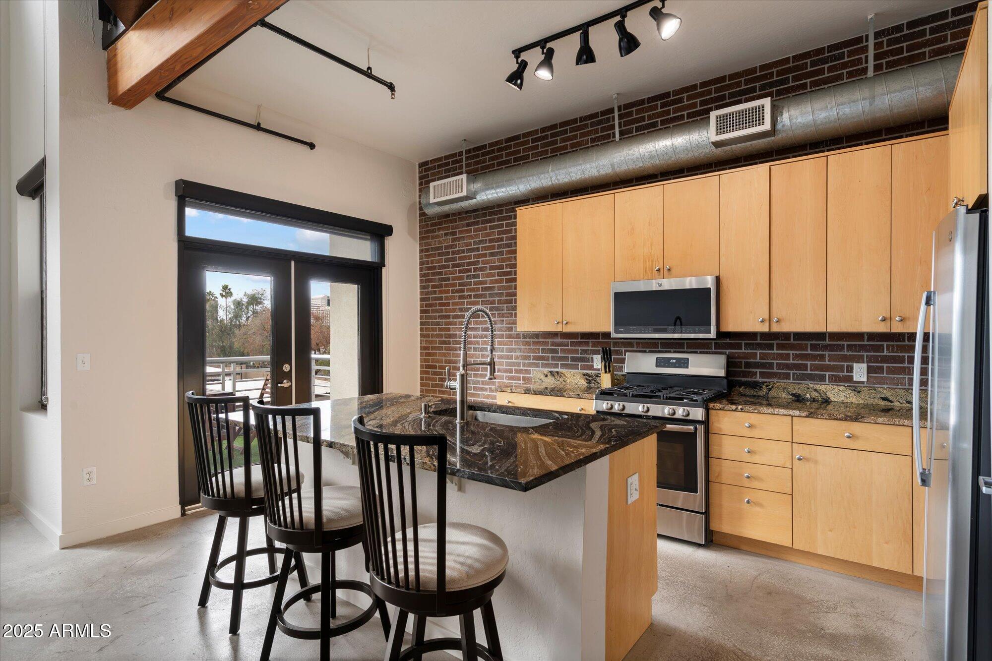 914 E OSBORN Road 212