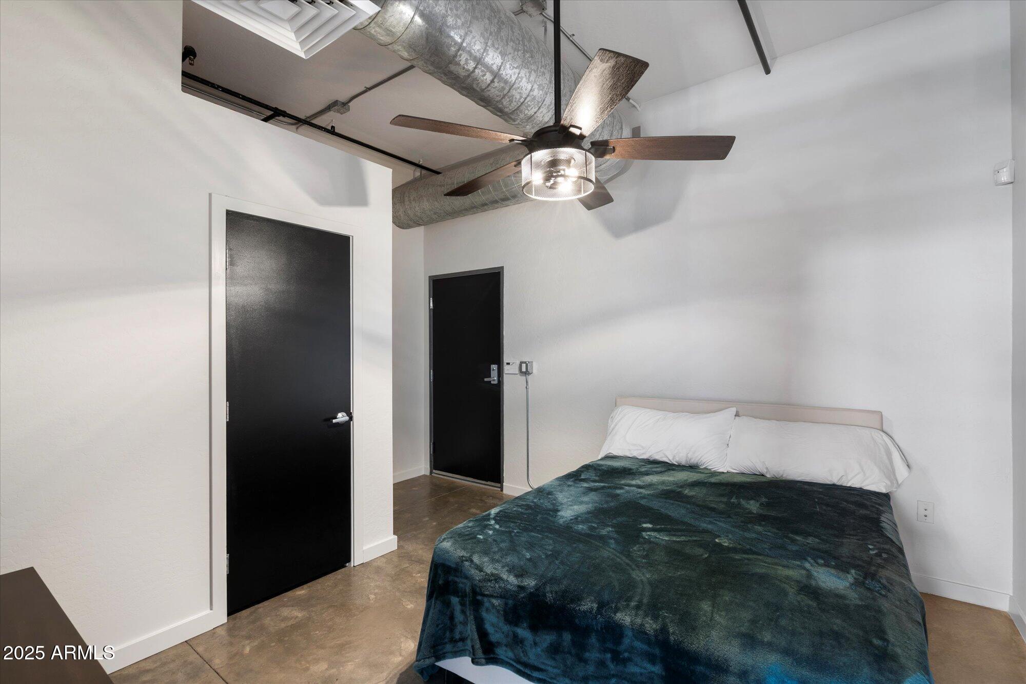 914 E OSBORN Road 212