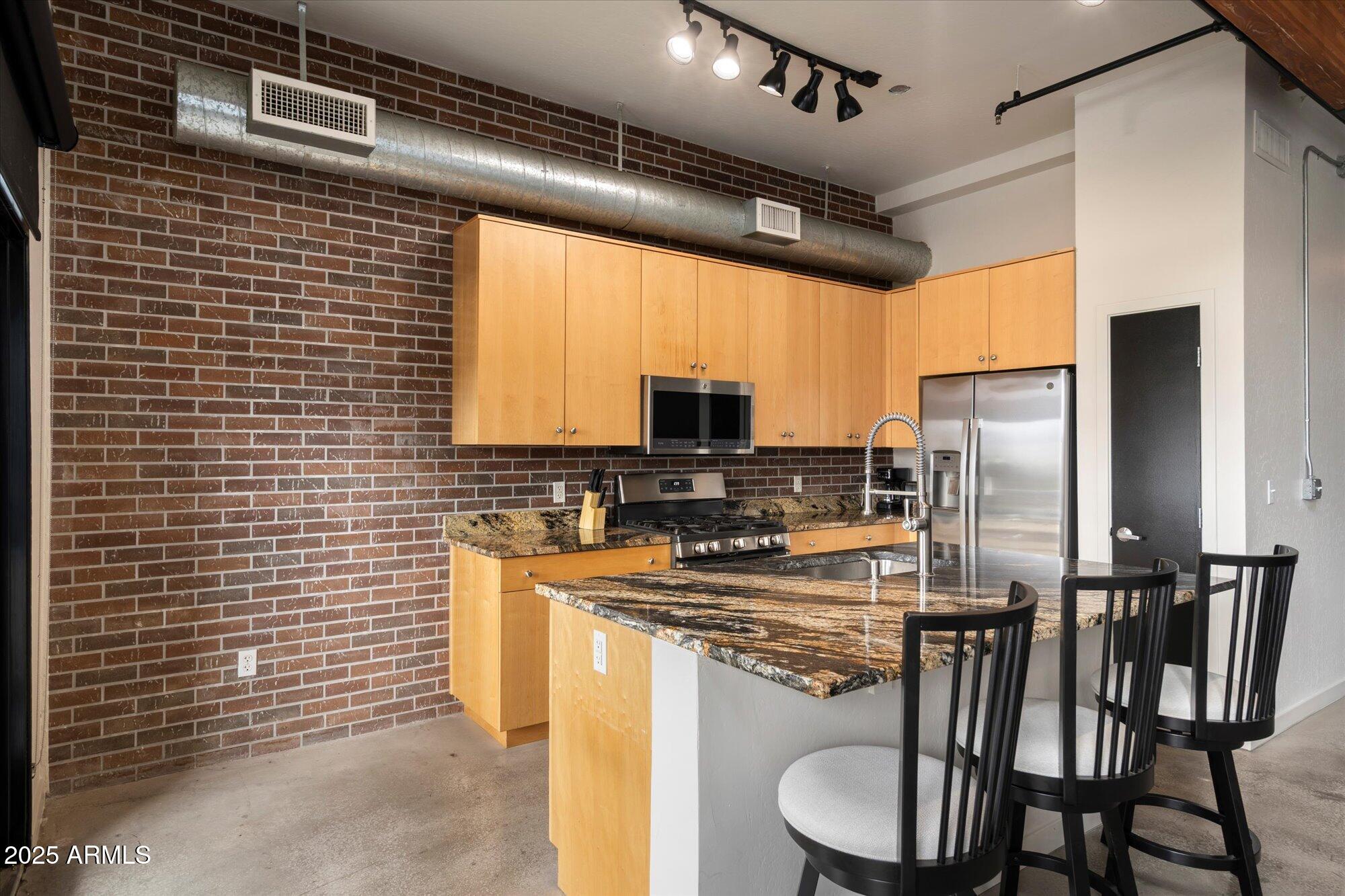 914 E OSBORN Road 212