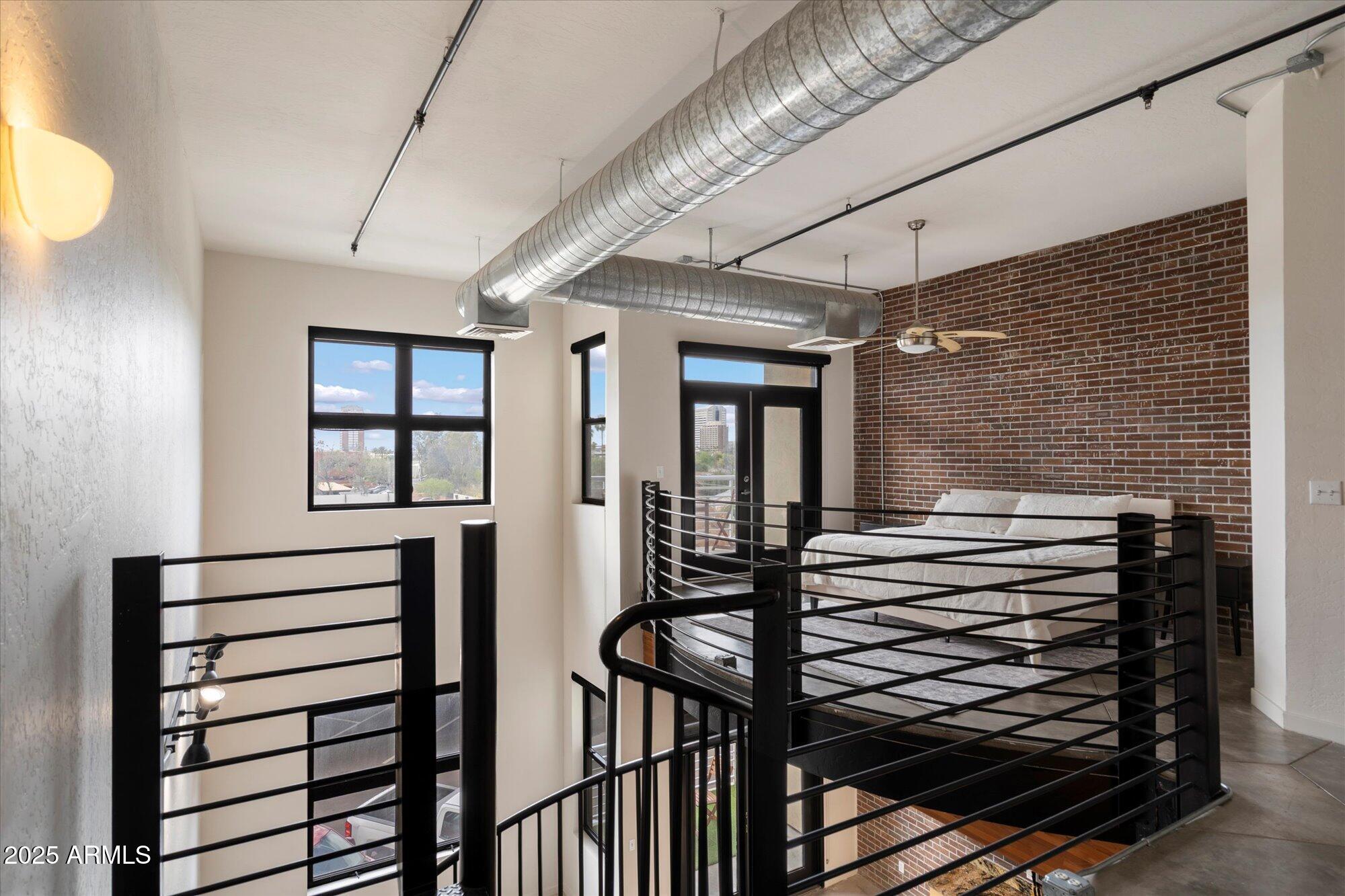 914 E OSBORN Road 212