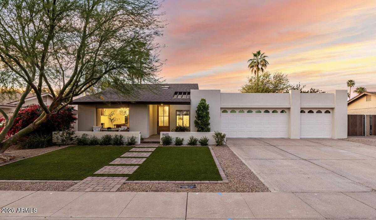 8600 E SAN DANIEL Drive