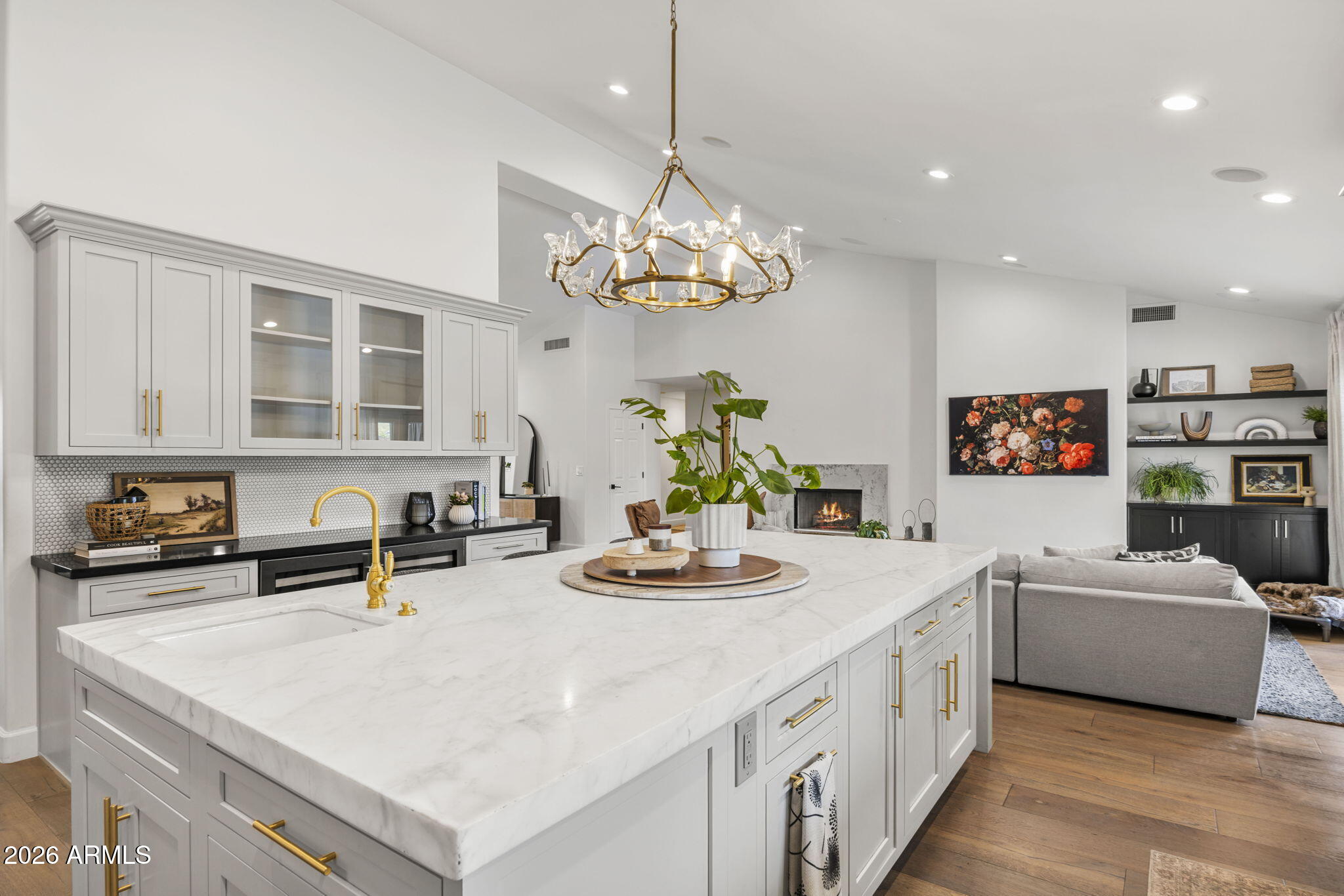 6152 E CALLE CAMELIA