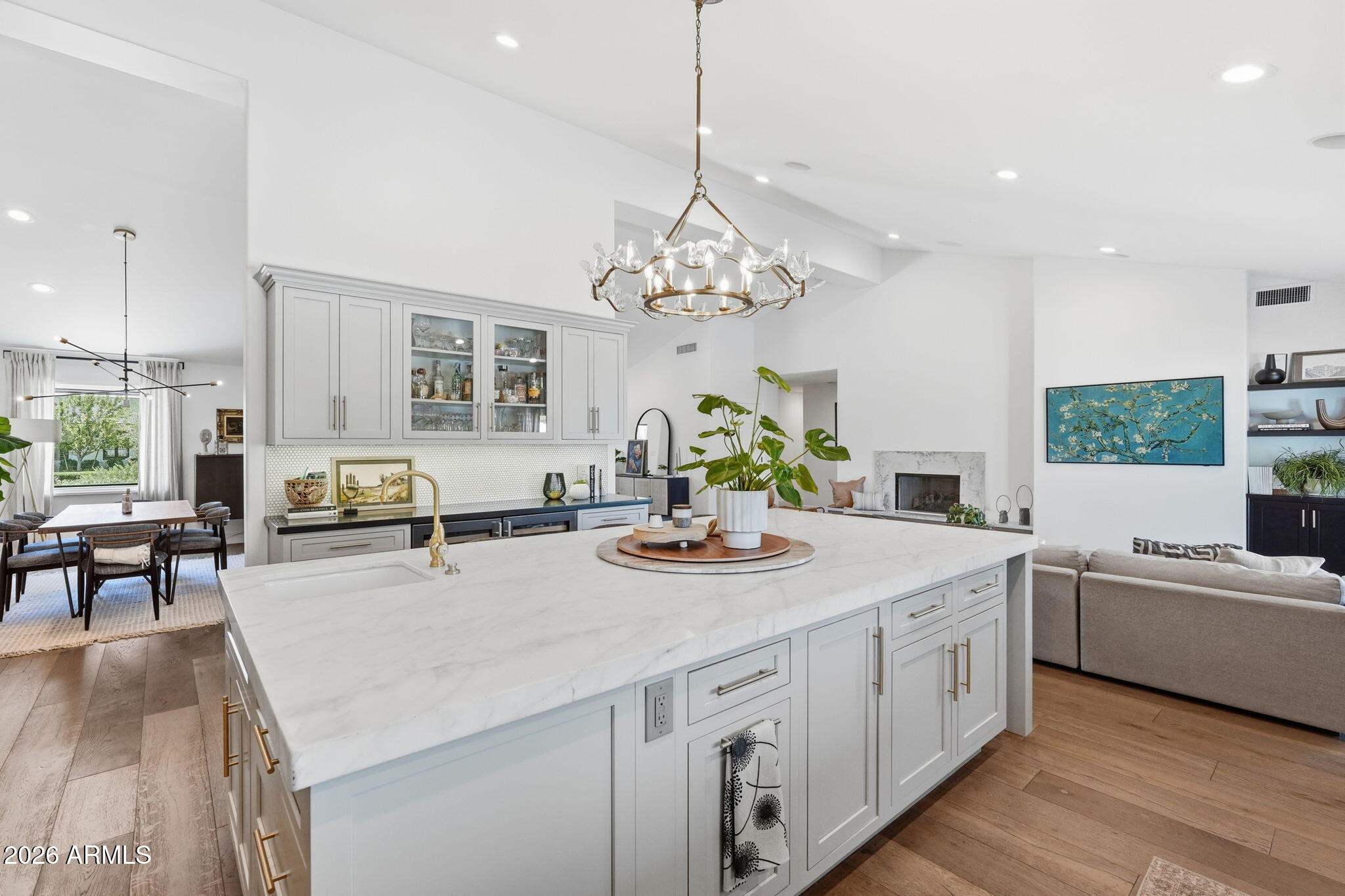 6152 E CALLE CAMELIA