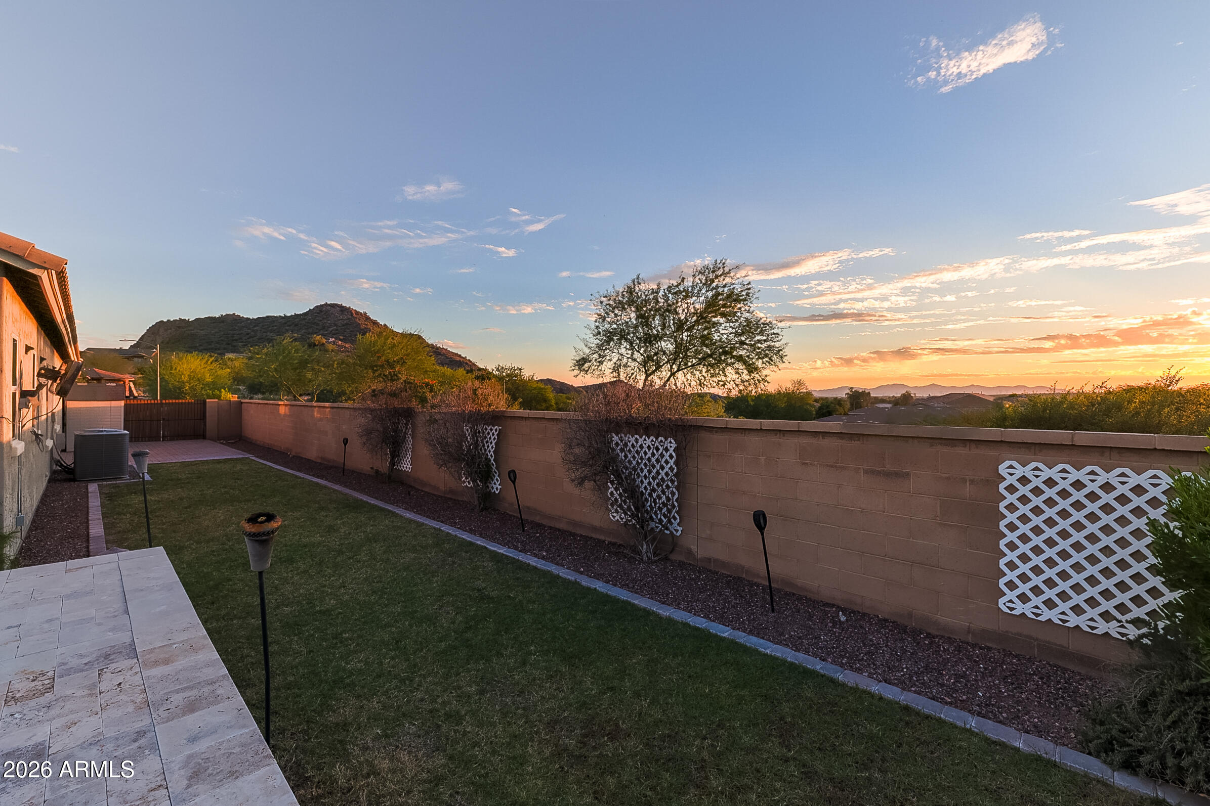 10058 W WHITE FEATHER Lane