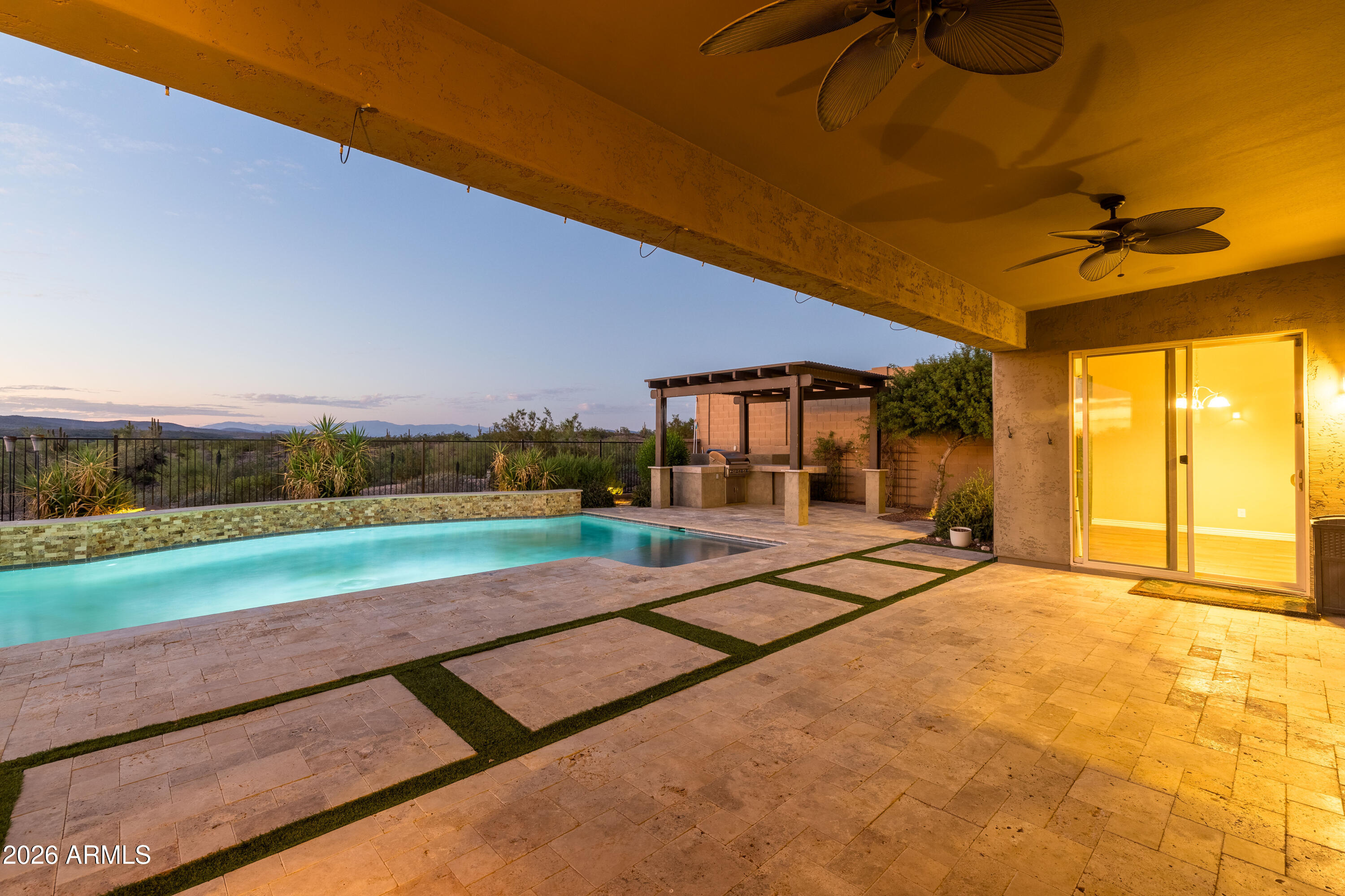 10058 W WHITE FEATHER Lane