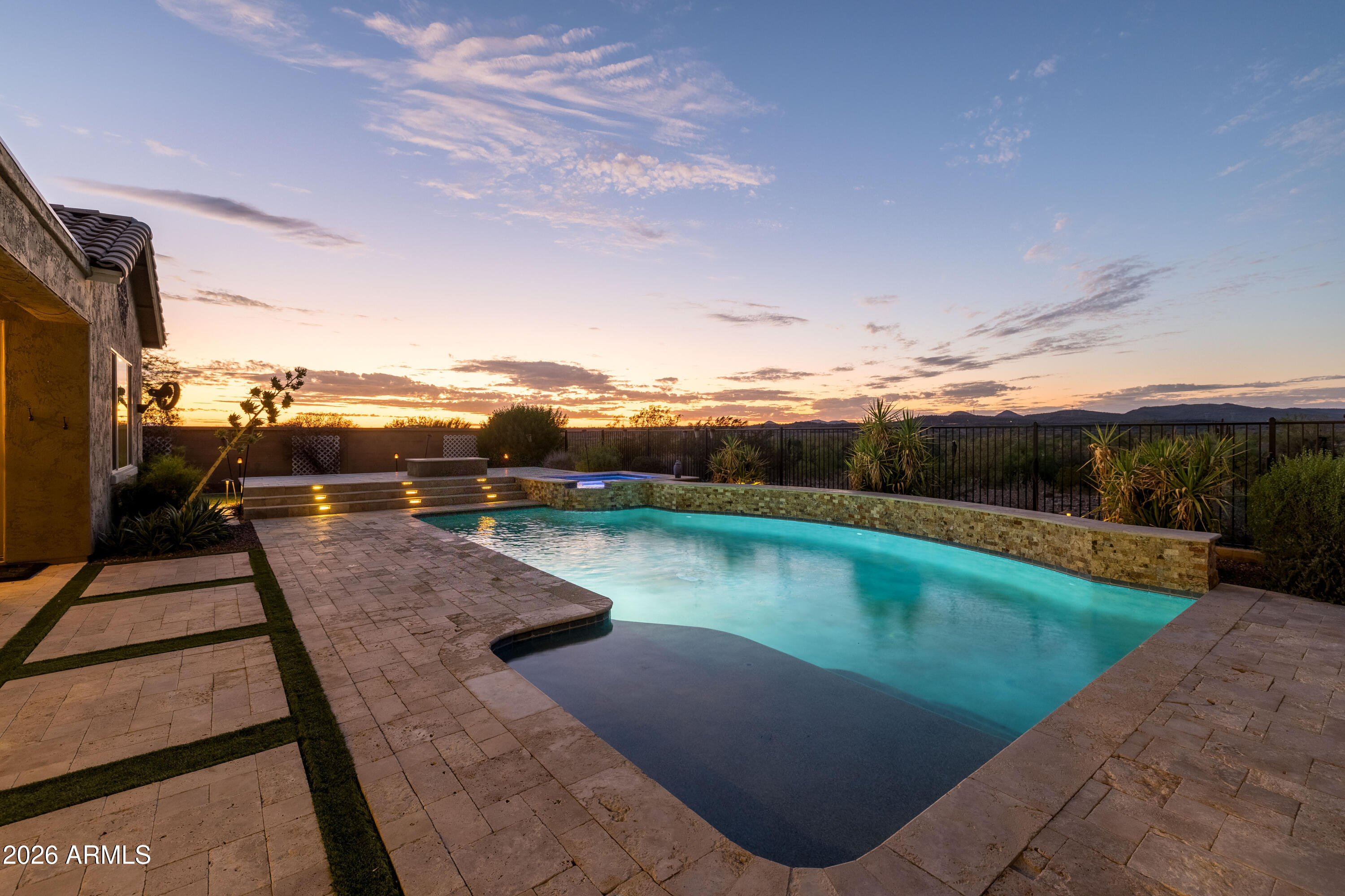 10058 W WHITE FEATHER Lane