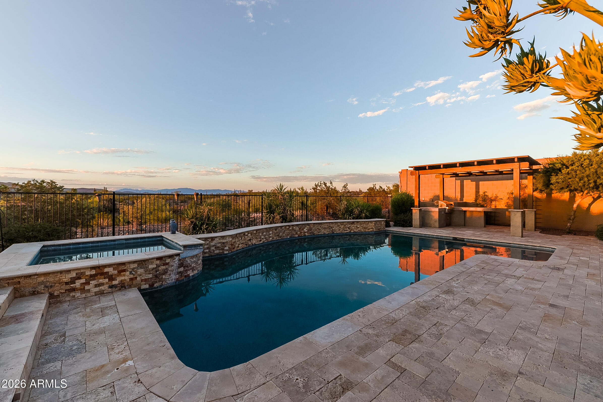 10058 W WHITE FEATHER Lane