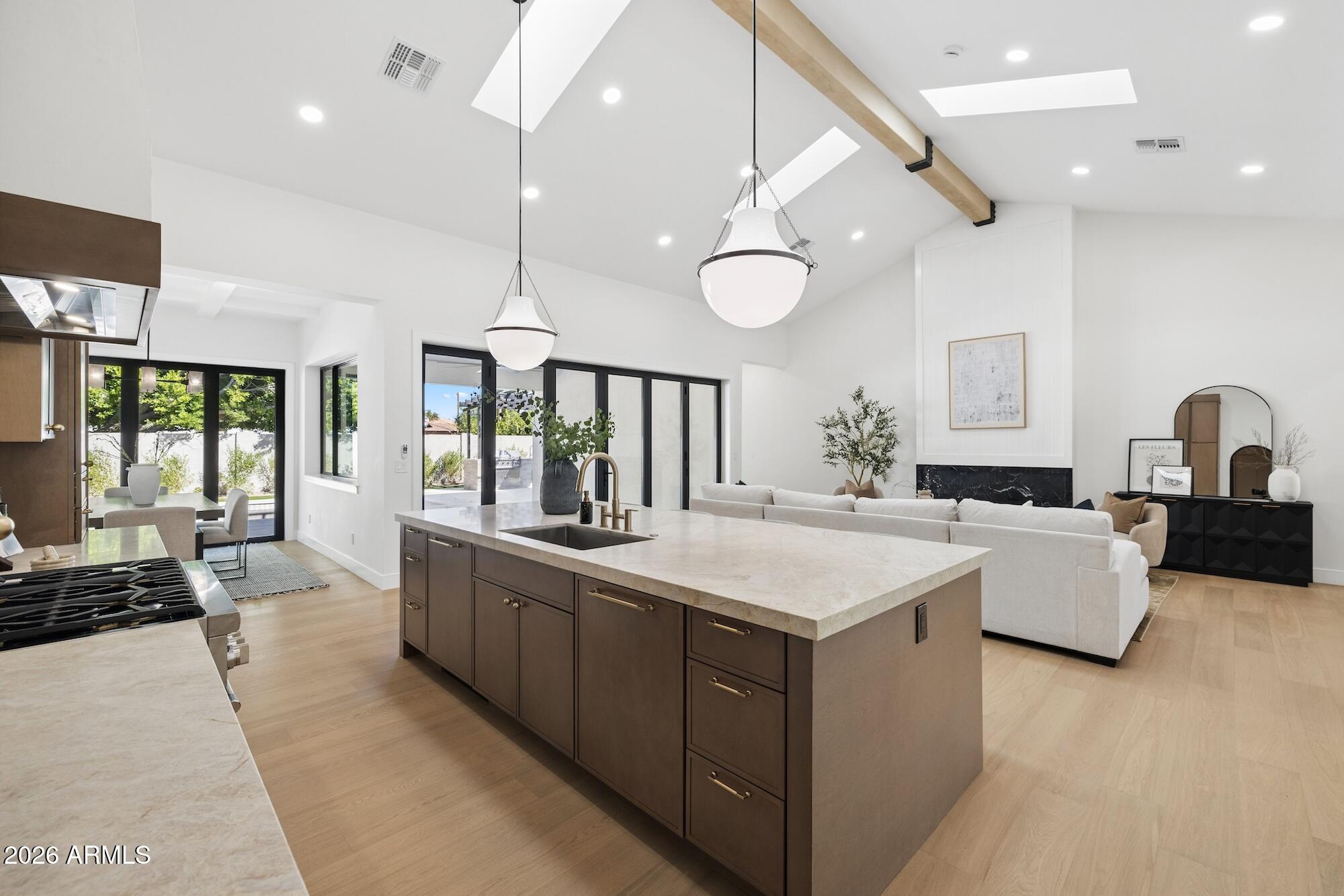 3948 E MONTEROSA Street