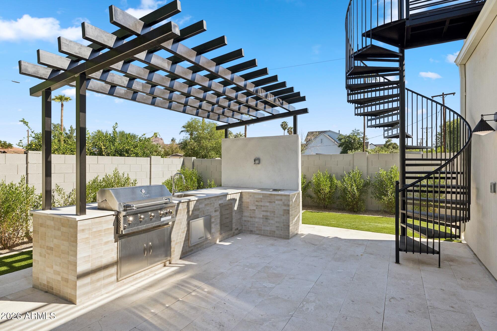 3948 E MONTEROSA Street