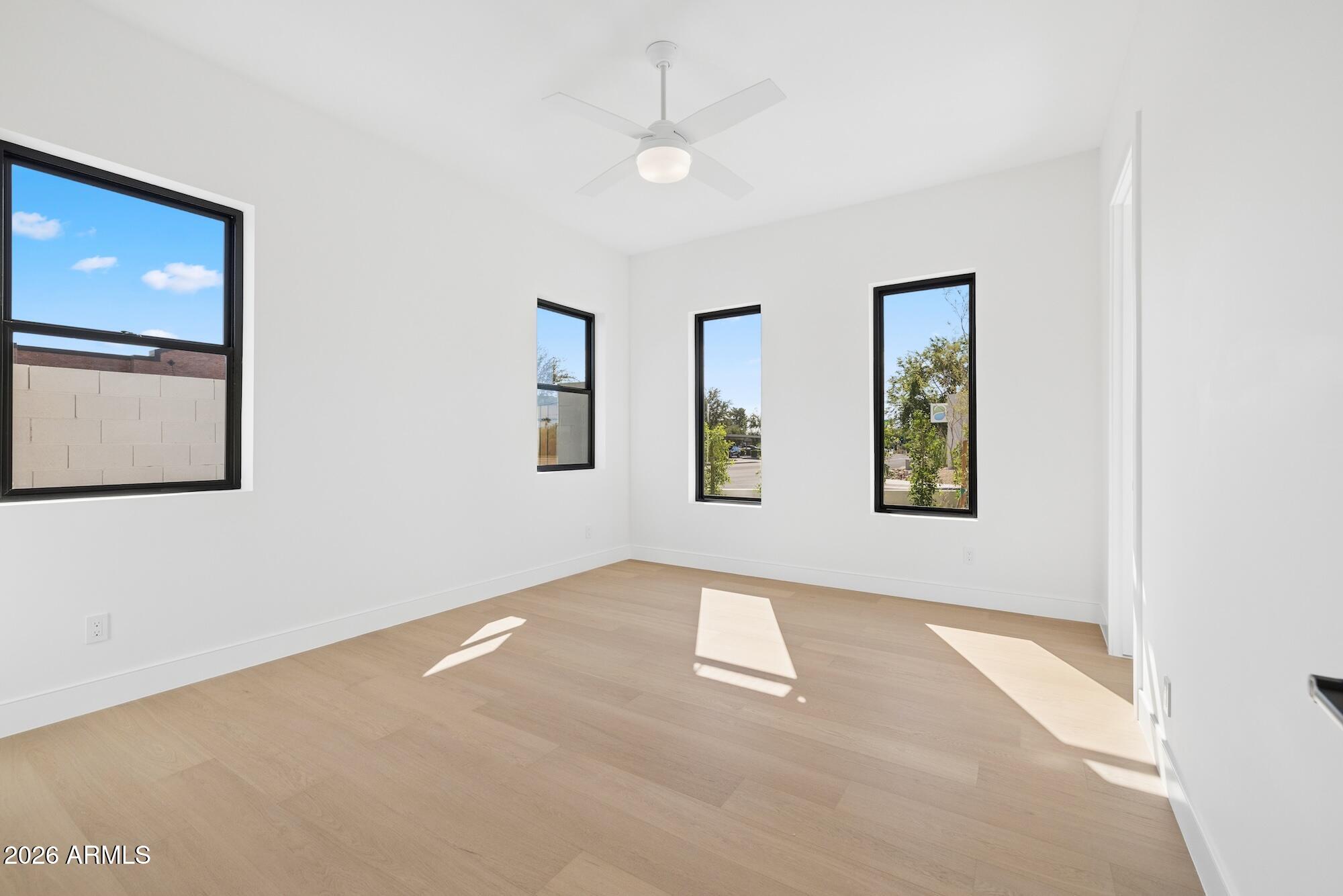 3948 E MONTEROSA Street