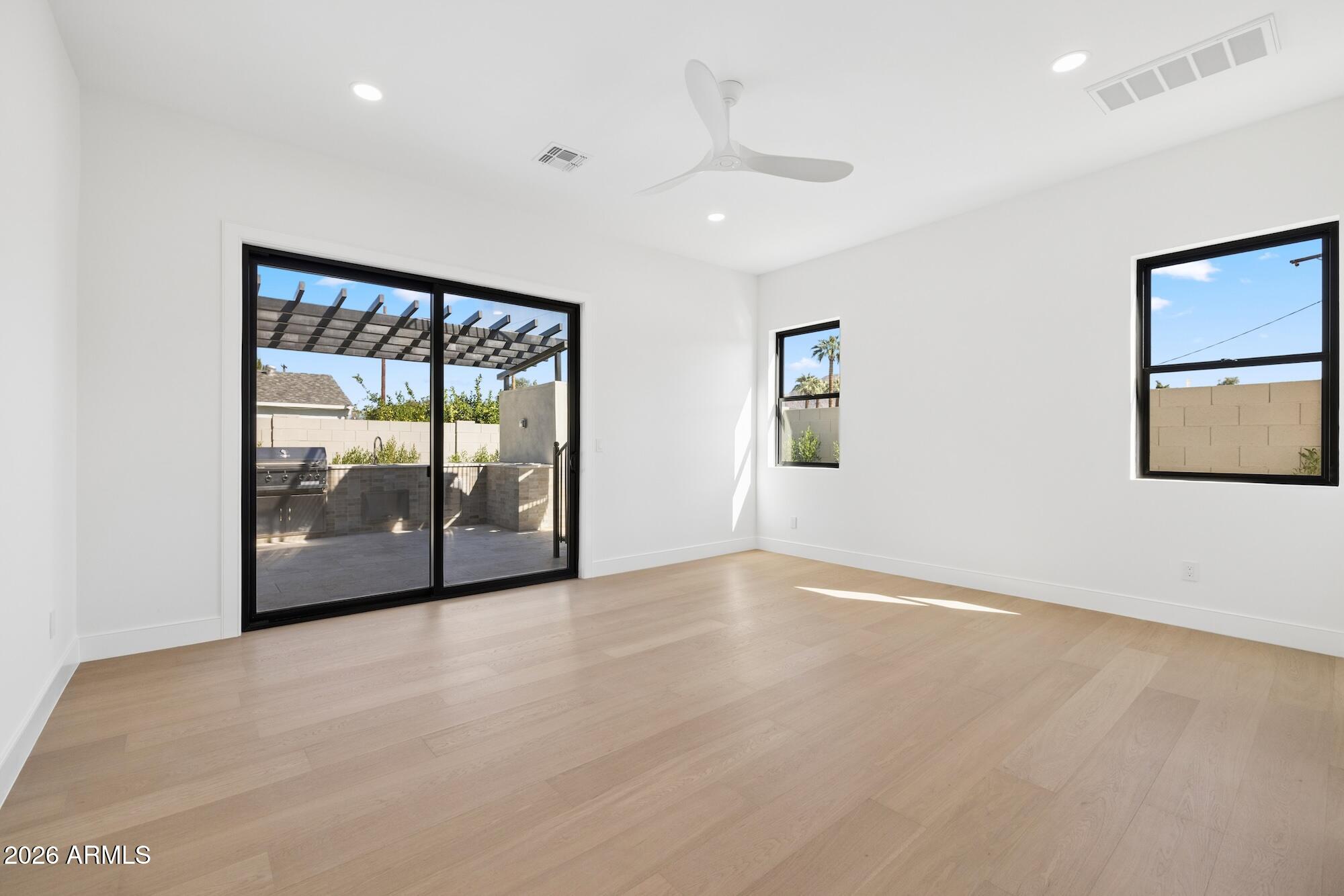 3948 E MONTEROSA Street