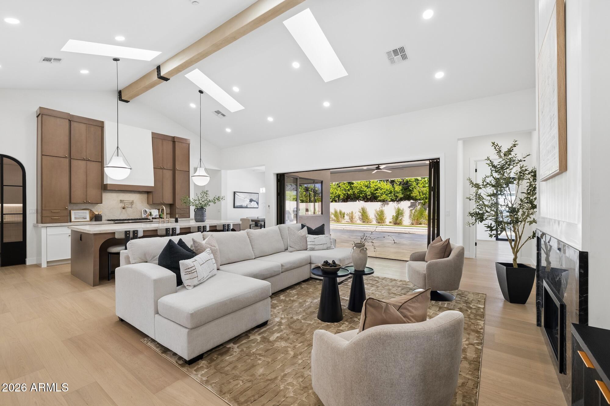 3948 E MONTEROSA Street