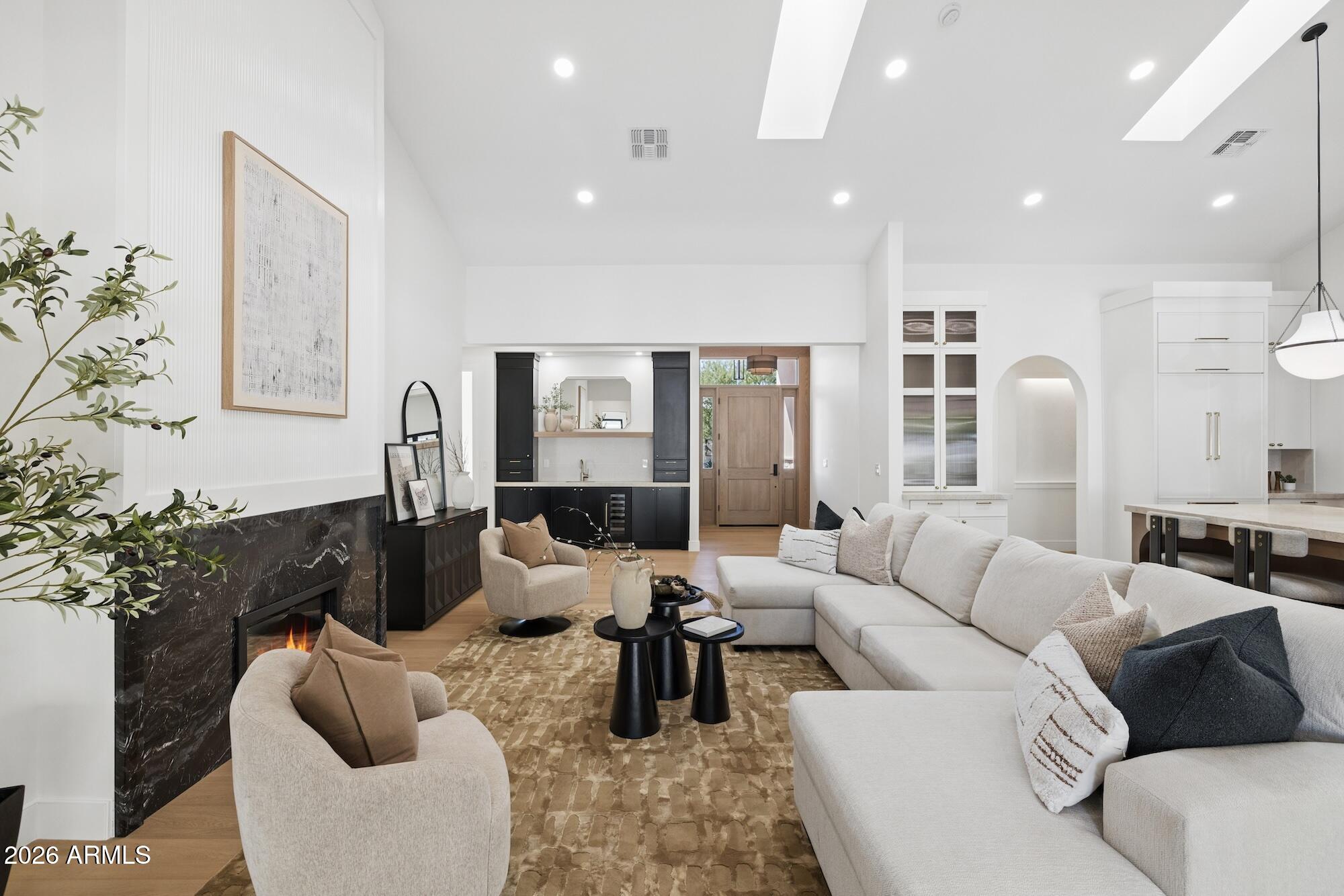 3948 E MONTEROSA Street