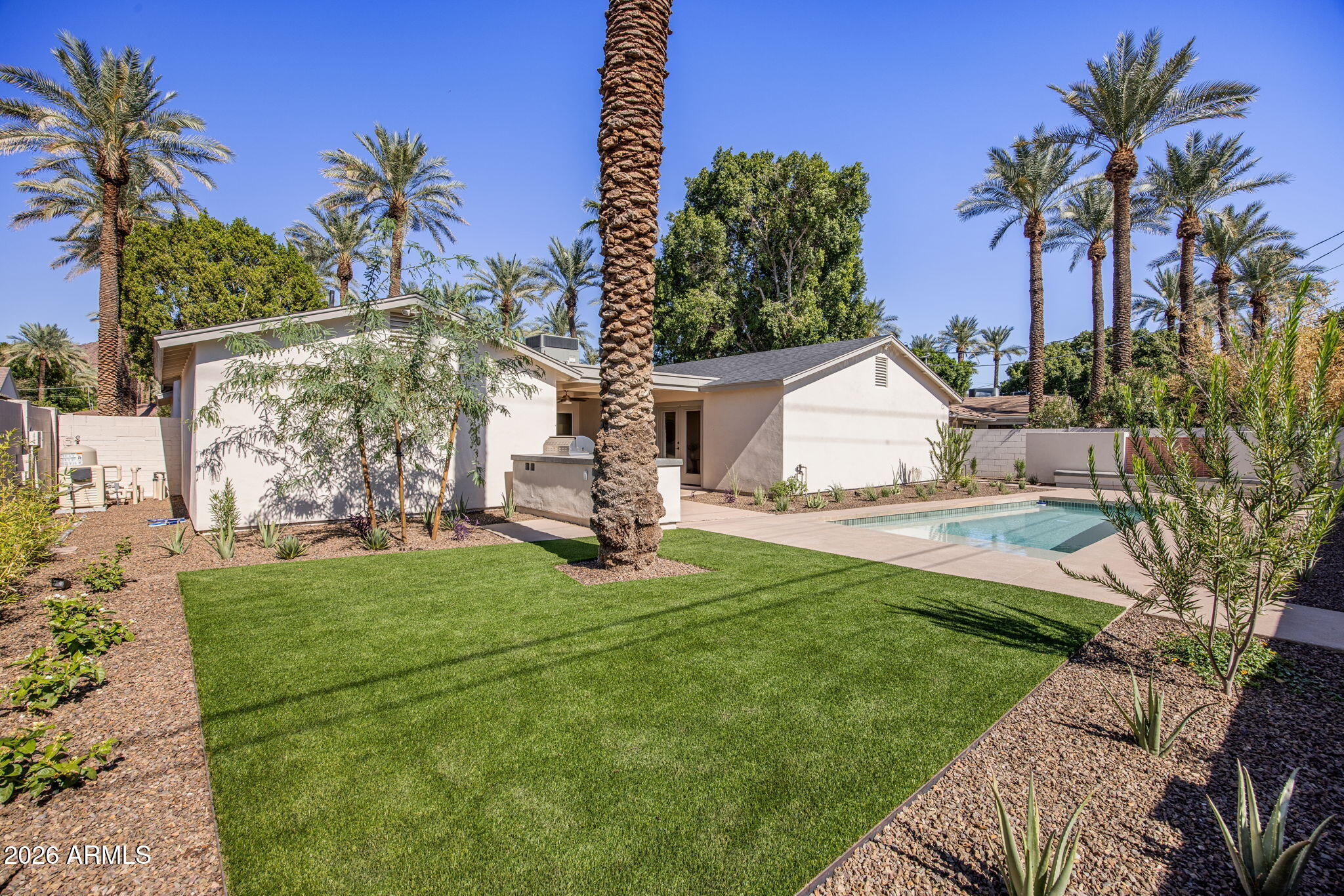 4713 E CALLE REDONDA