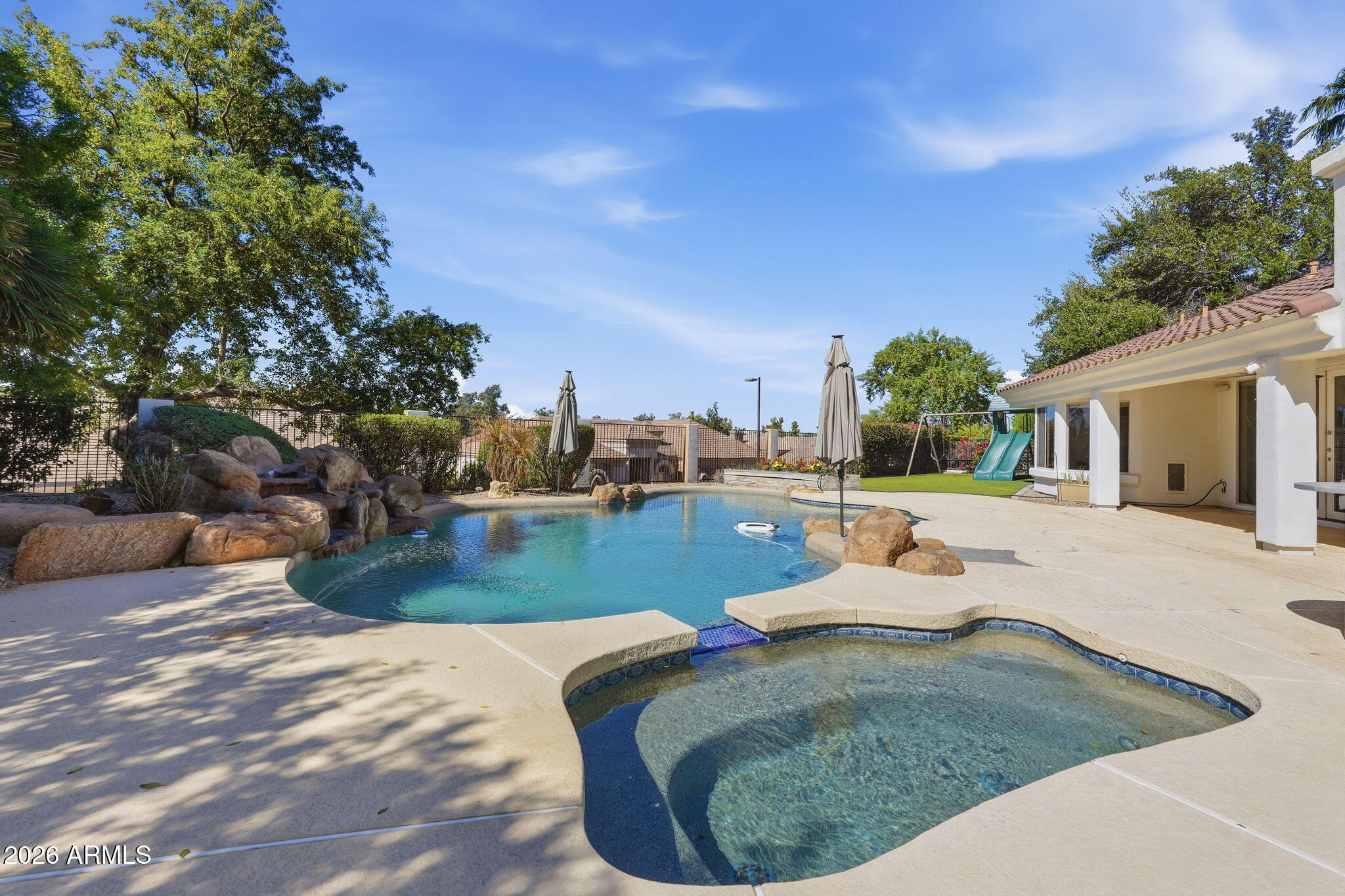 1221 W Sunrise Place