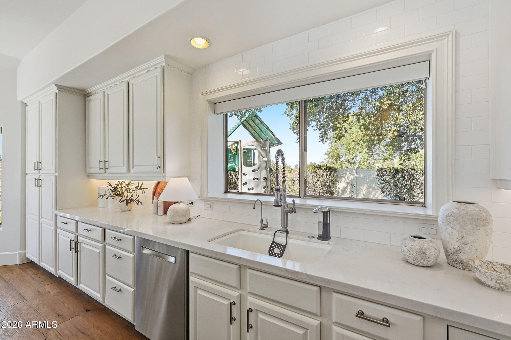 1221 W Sunrise Place
