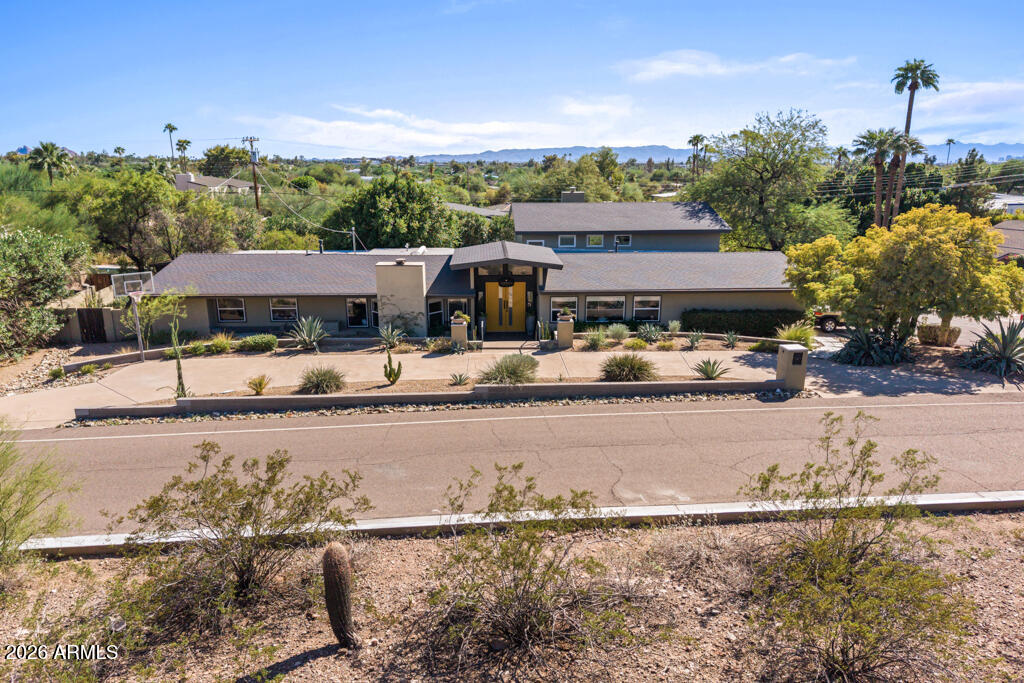 4303 E MCDONALD Drive