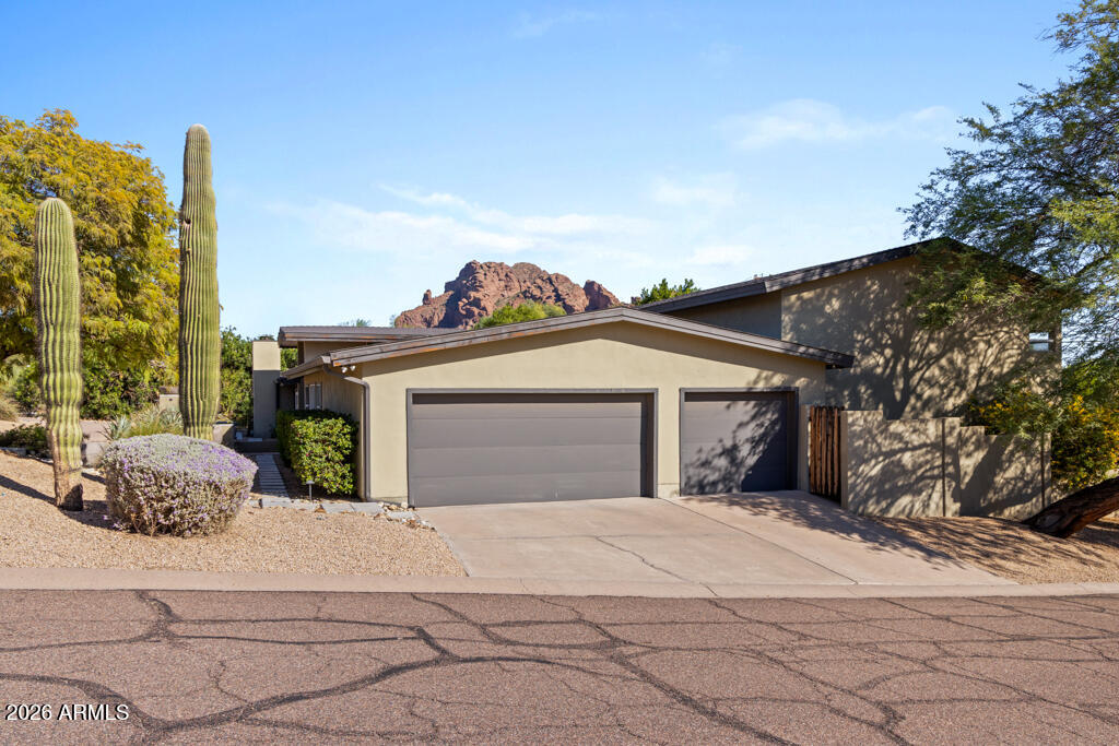 4303 E MCDONALD Drive