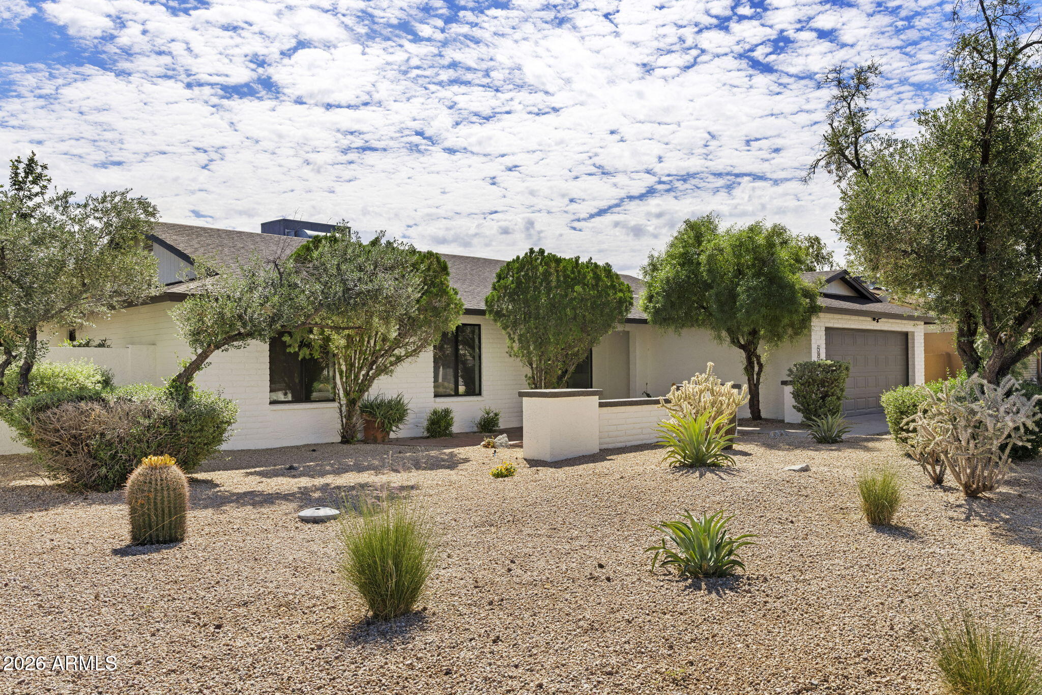 5821 E ACOMA Drive