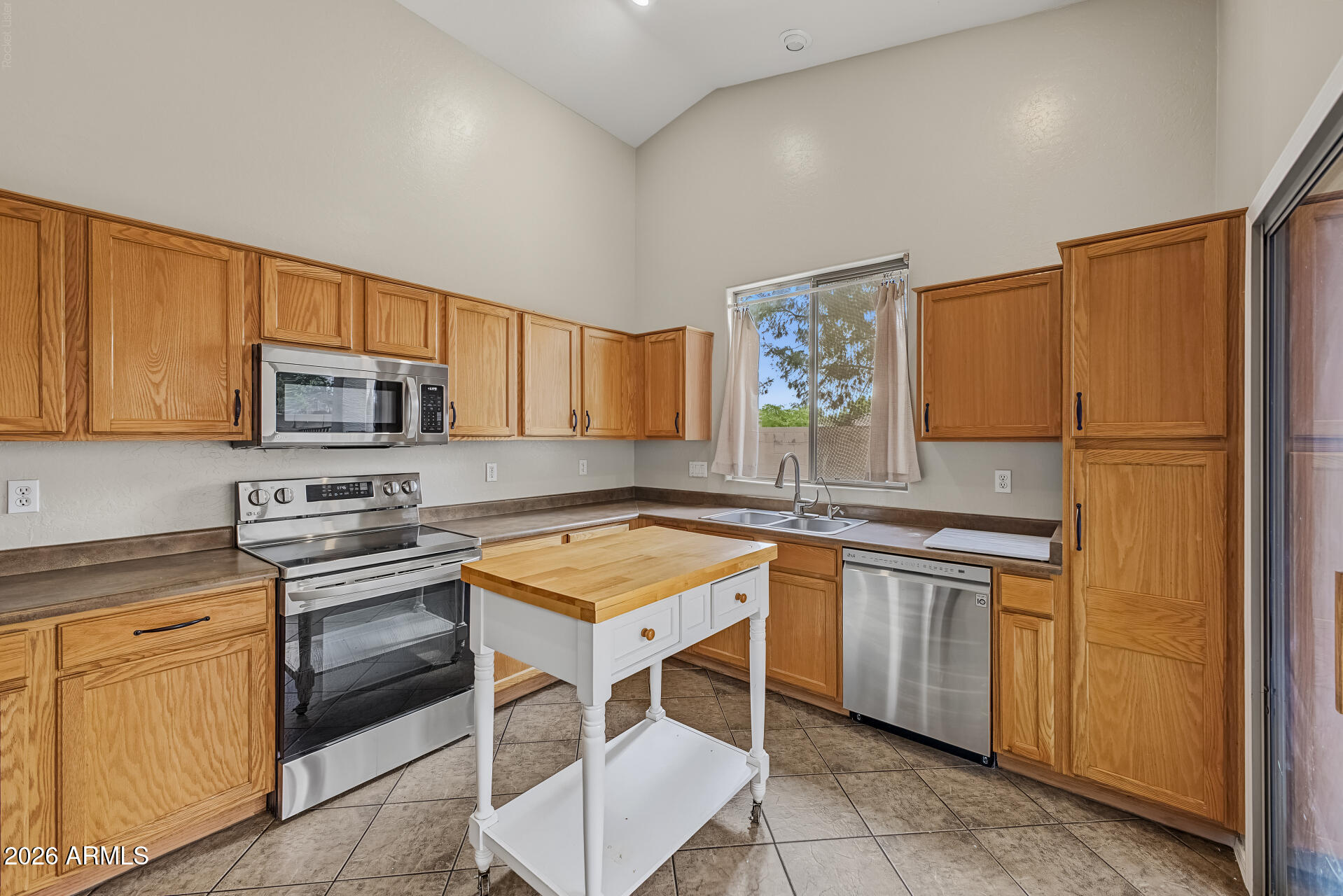 17027 W LUNDBERG Street