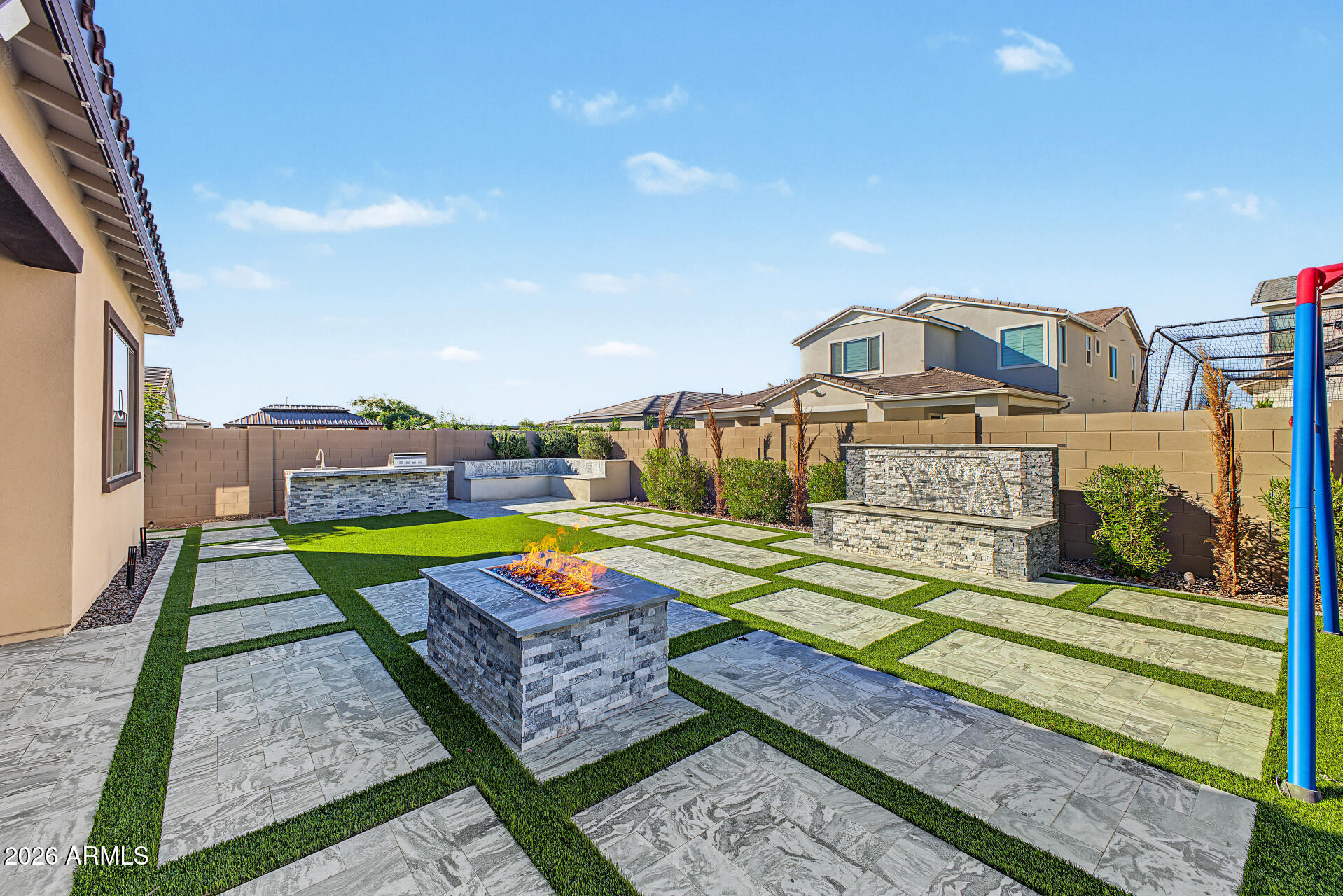 1252 E COCONINO Way