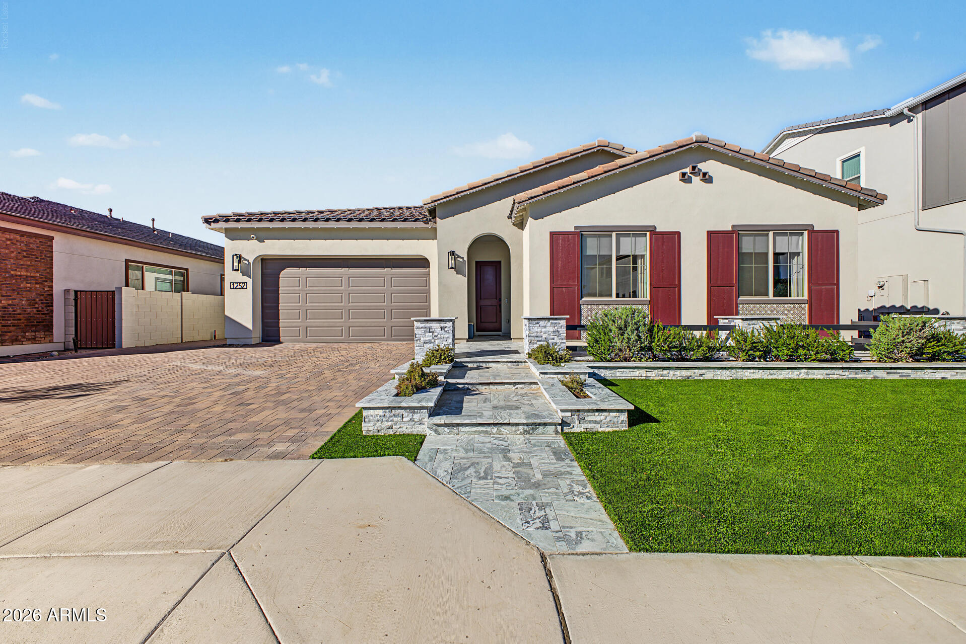 1252 E COCONINO Way