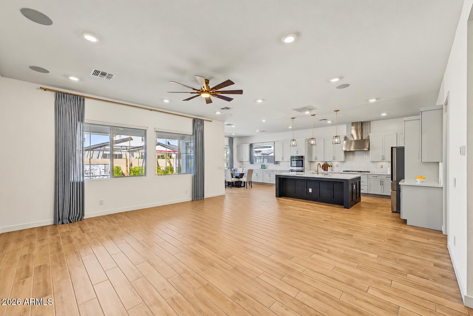 1252 E COCONINO Way