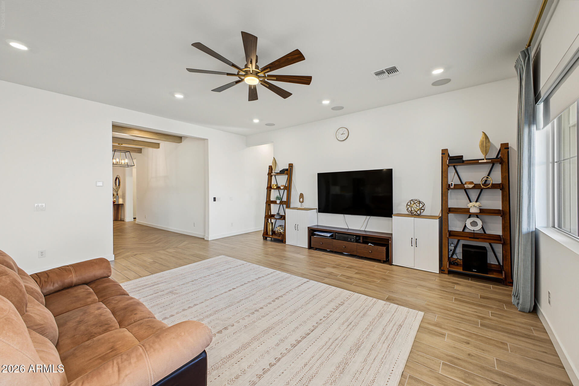 1252 E COCONINO Way
