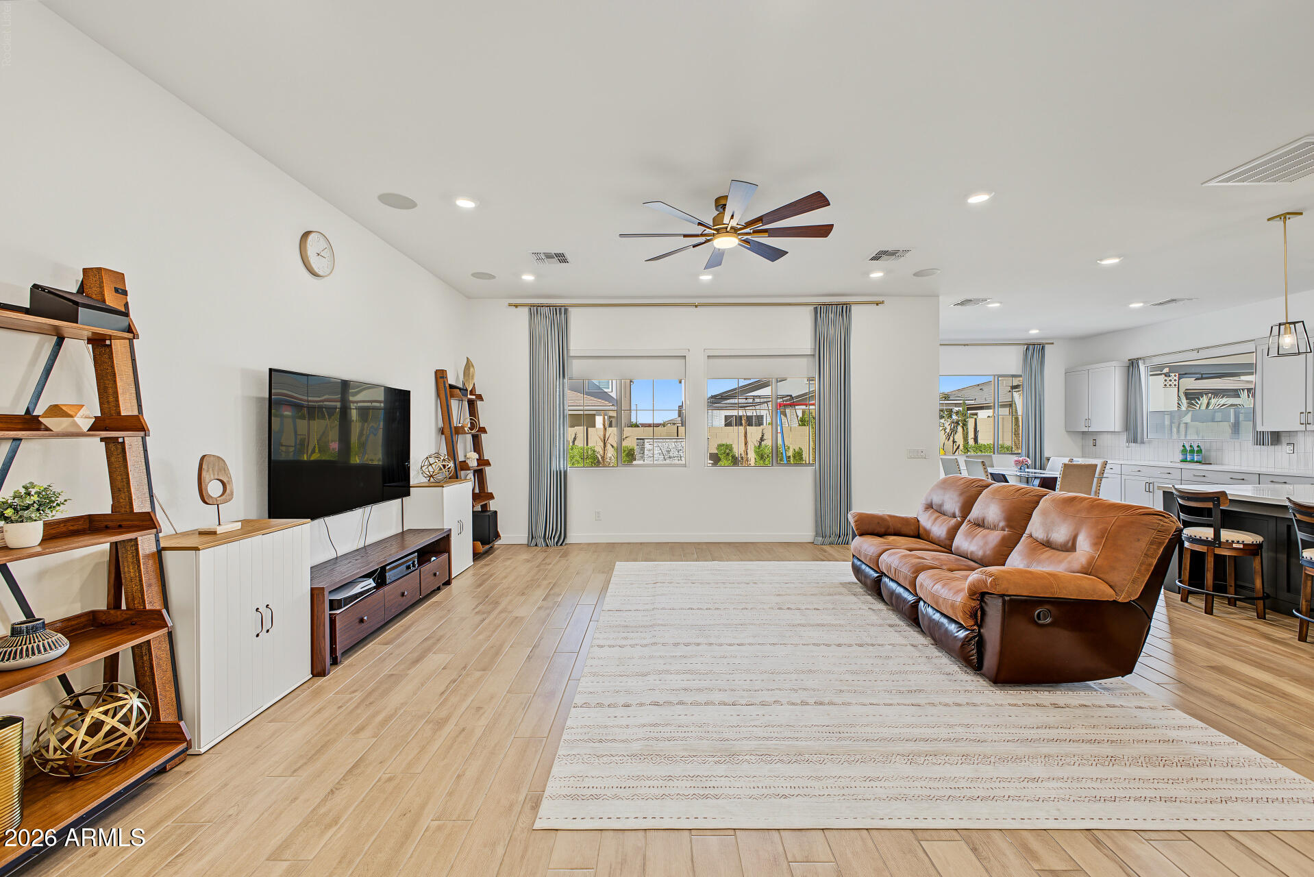1252 E COCONINO Way