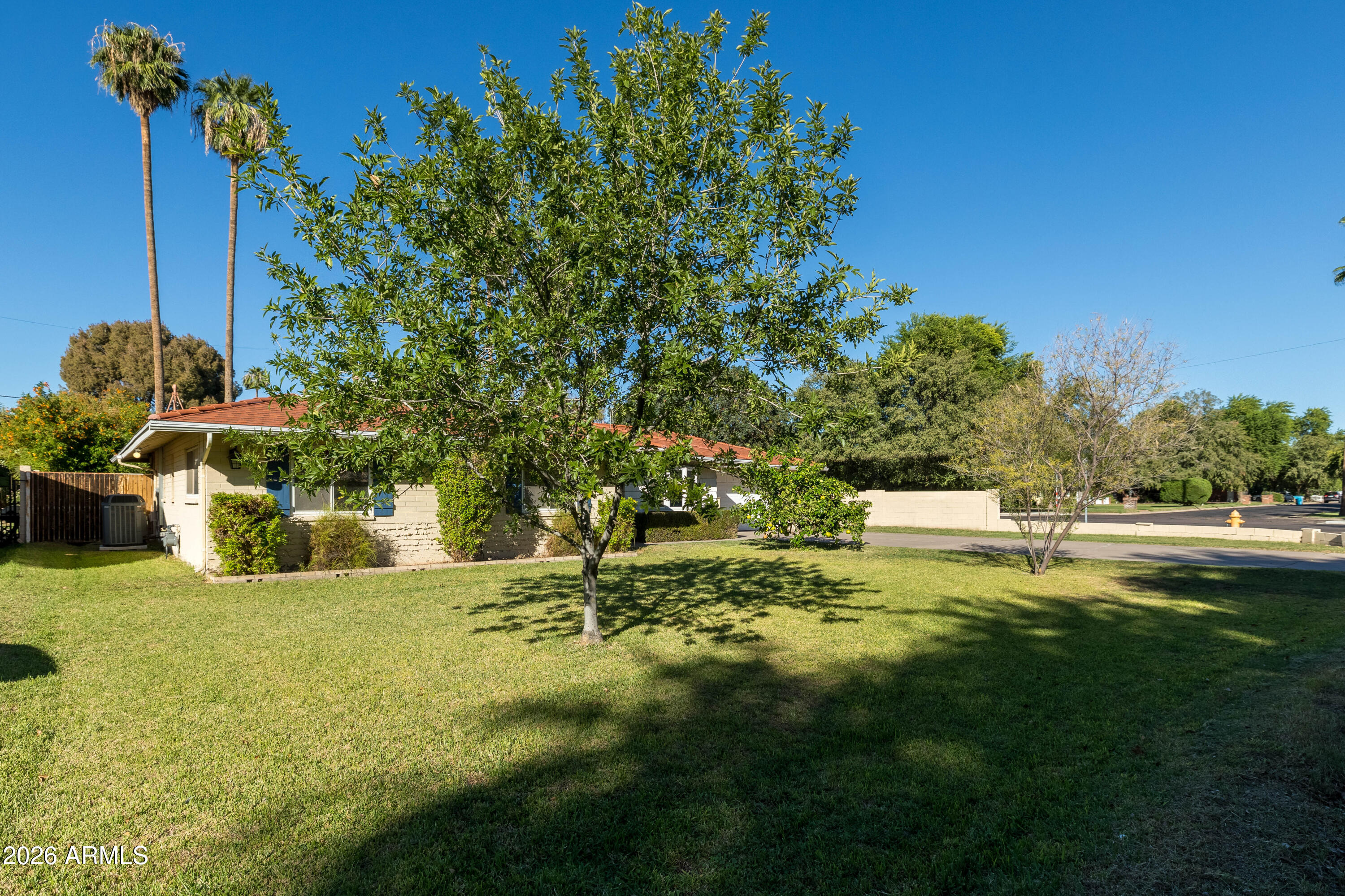 702 W RANCHO Drive
