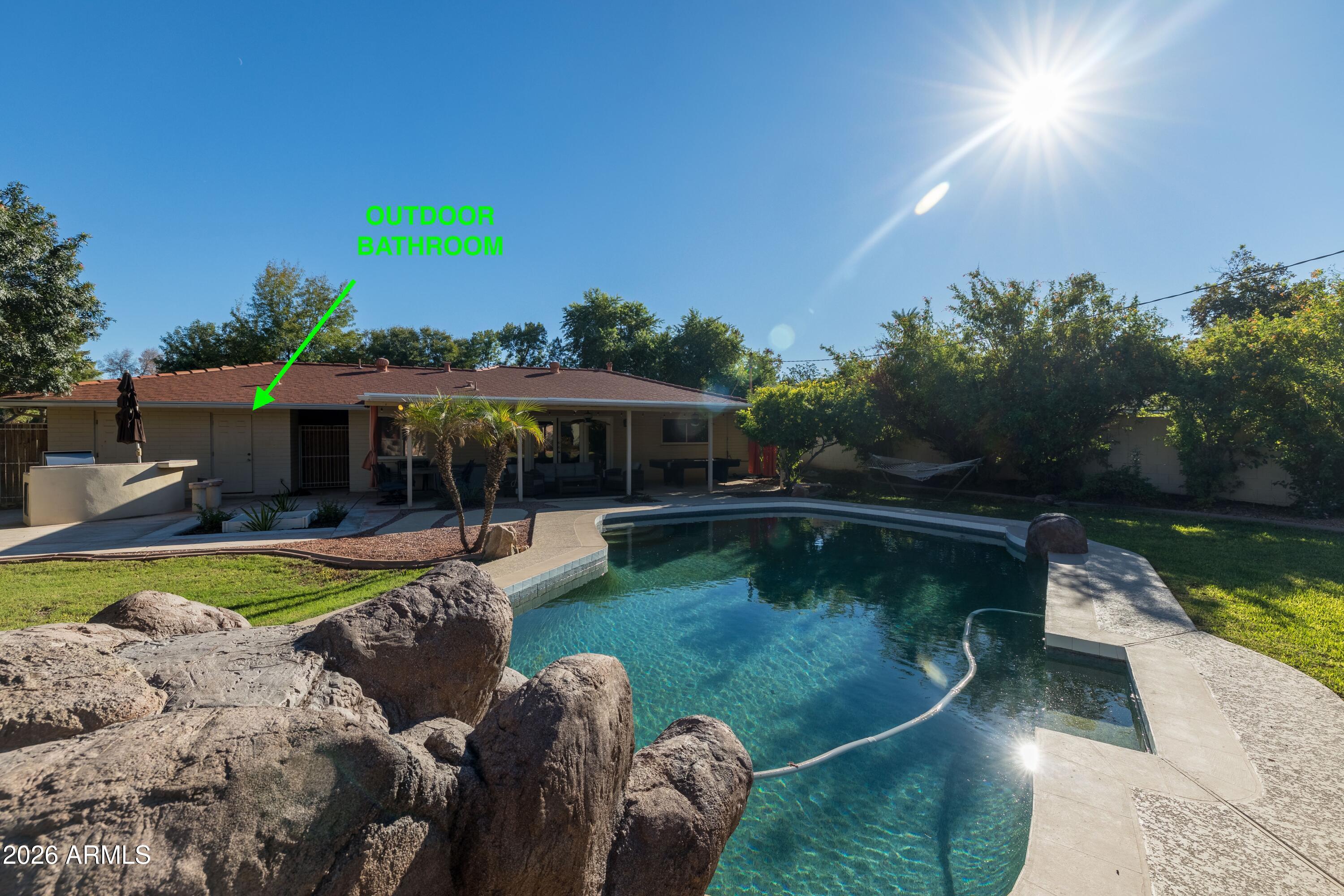 702 W RANCHO Drive