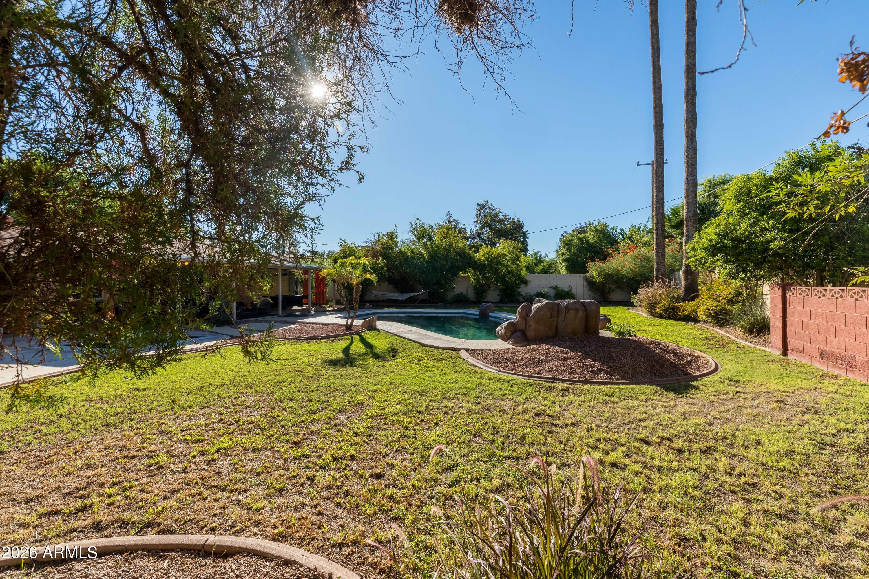 702 W RANCHO Drive