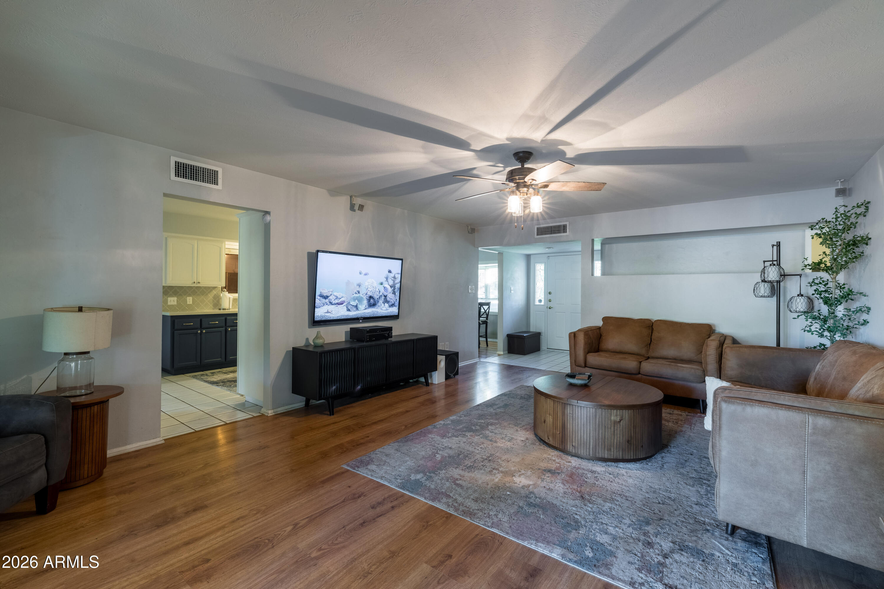 702 W RANCHO Drive