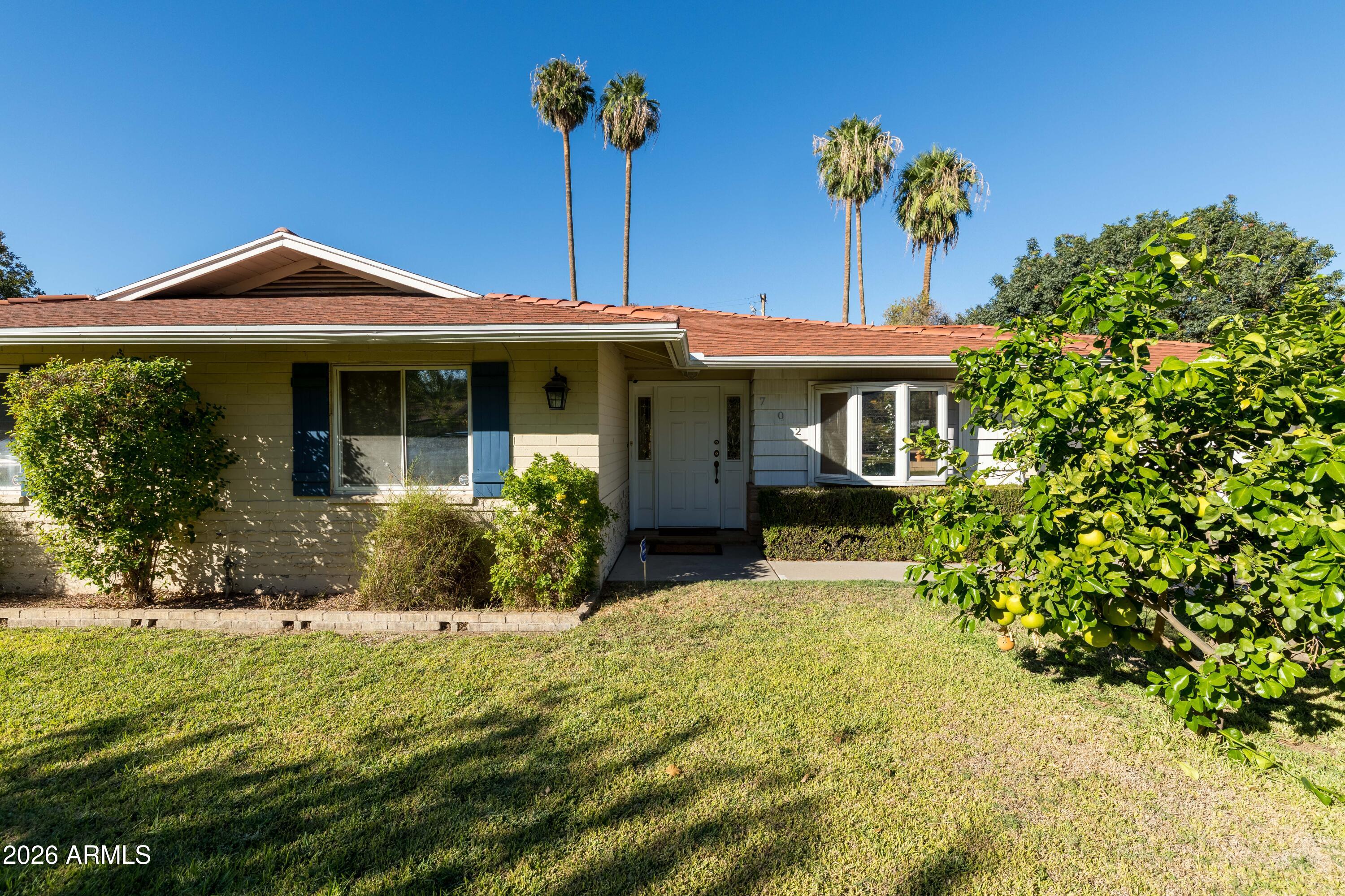 702 W RANCHO Drive