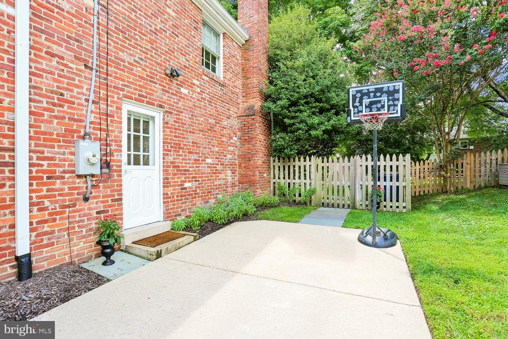 2414 CHILHAM PLACE